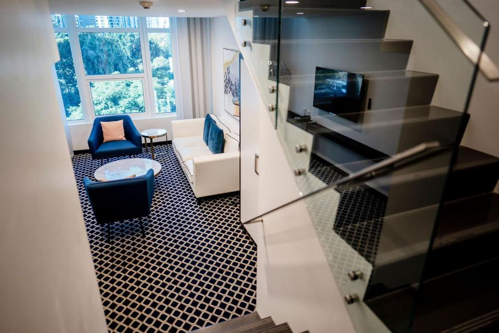Loft Suite with City View - Photo 4