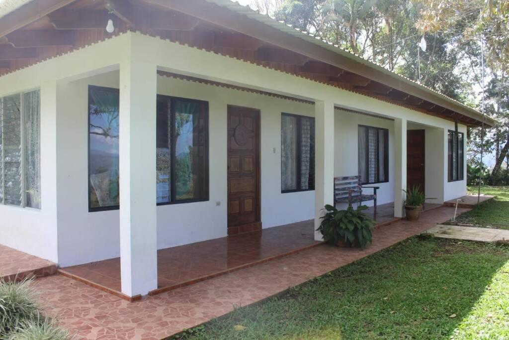 Five-Bedroom House photo 2