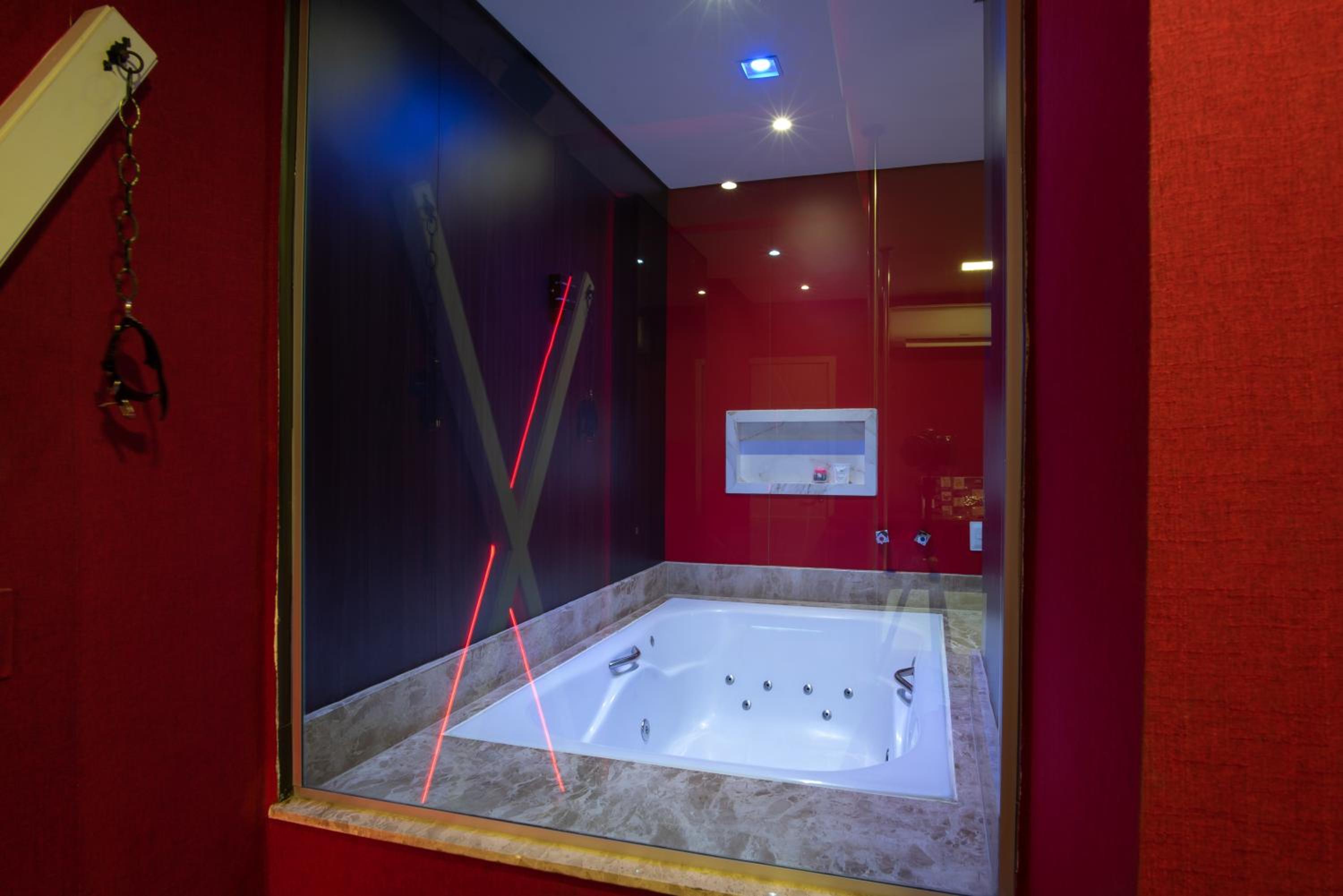 Deluxe Suite with Spa Bath - Photo 41