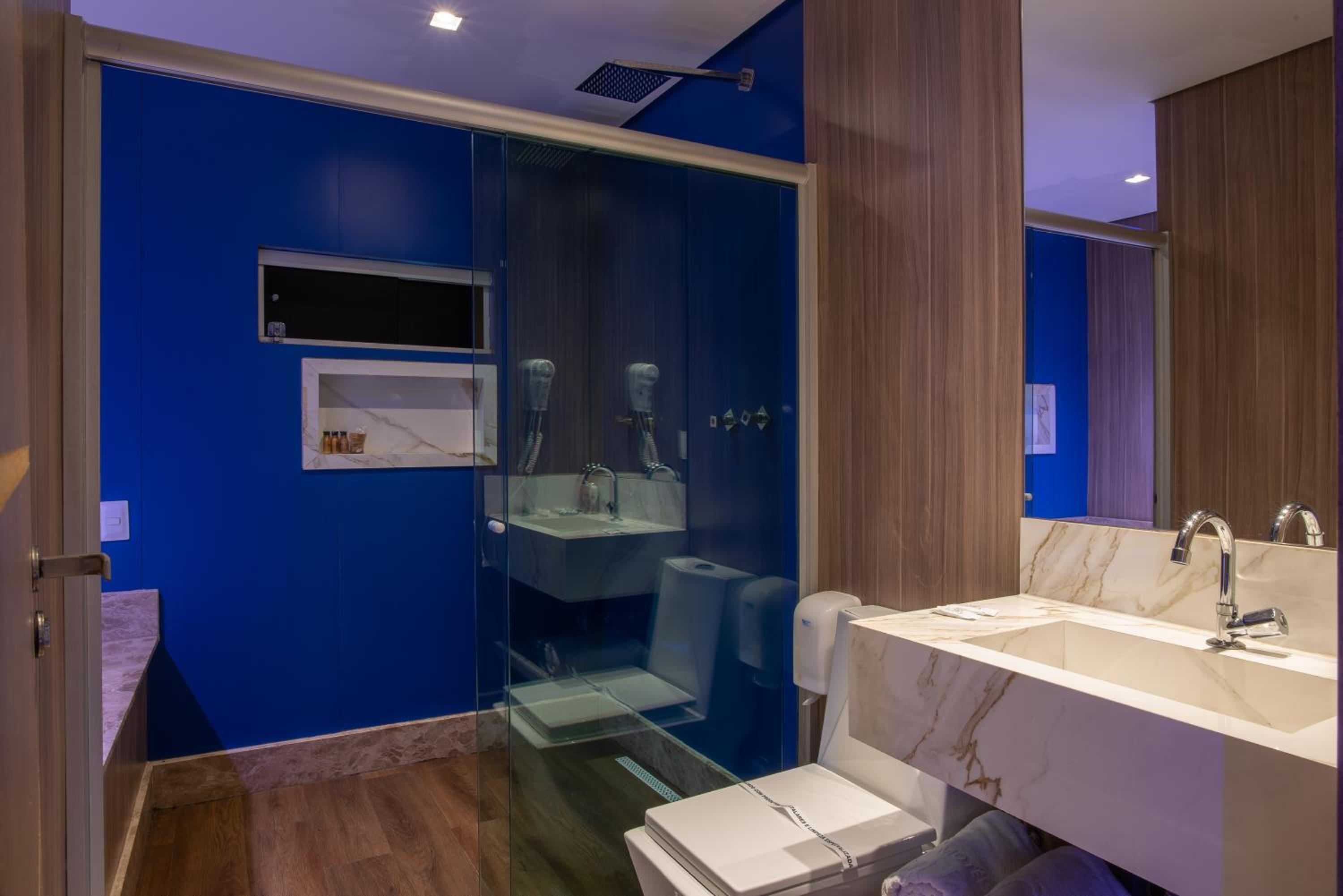 Deluxe Suite with Spa Bath - Photo 25