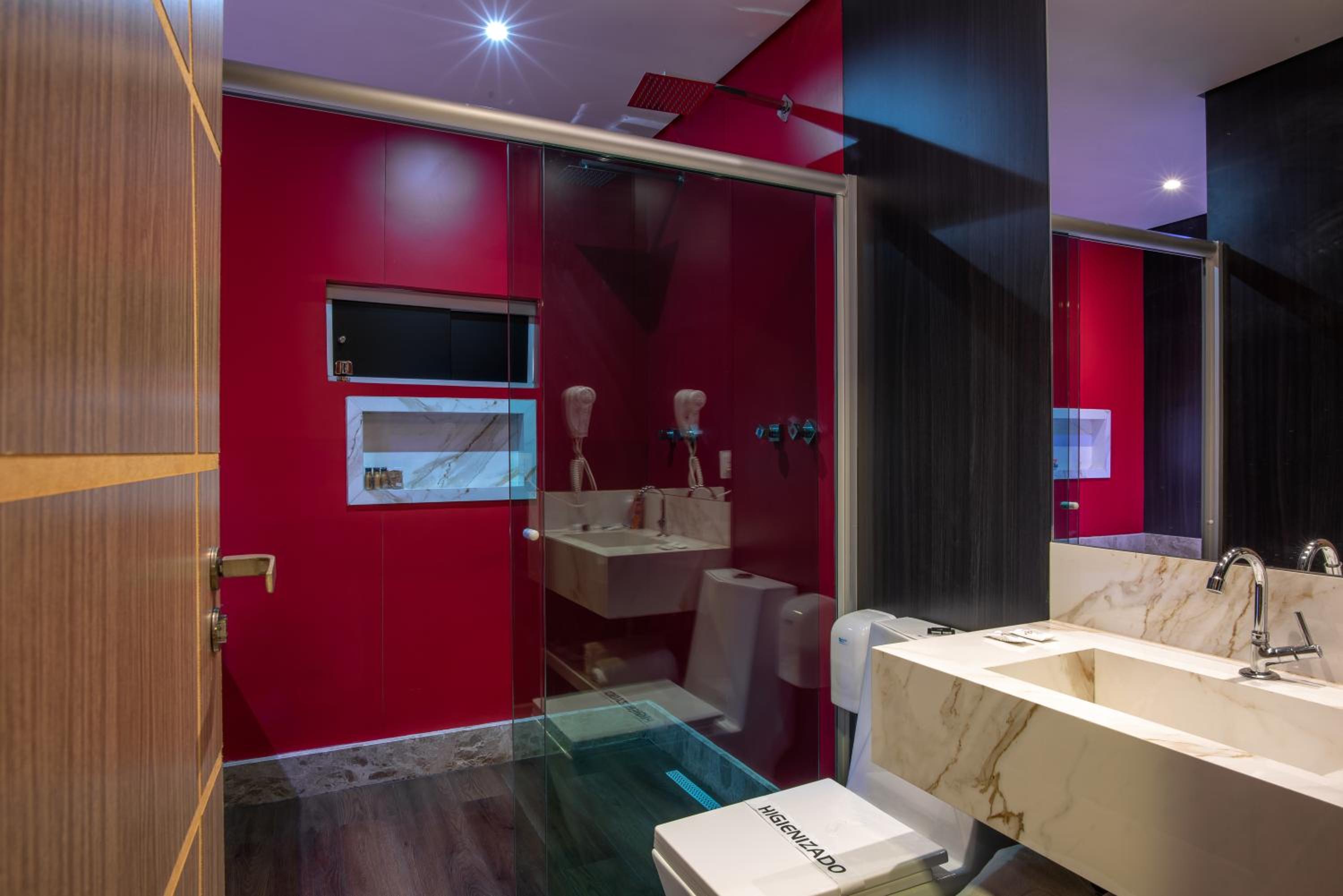 Deluxe Suite with Spa Bath - Photo 23