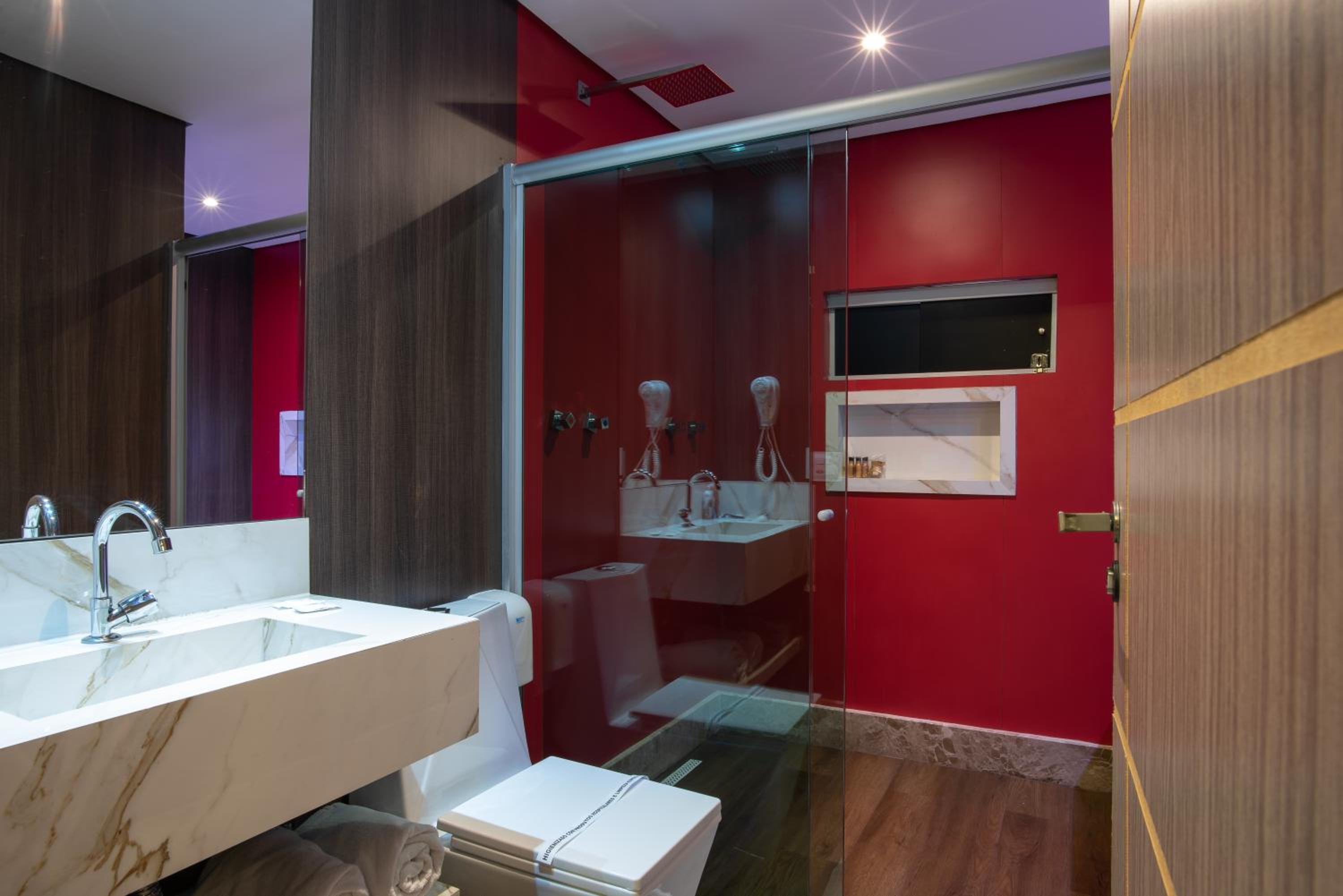 Deluxe Suite with Spa Bath - Photo 19