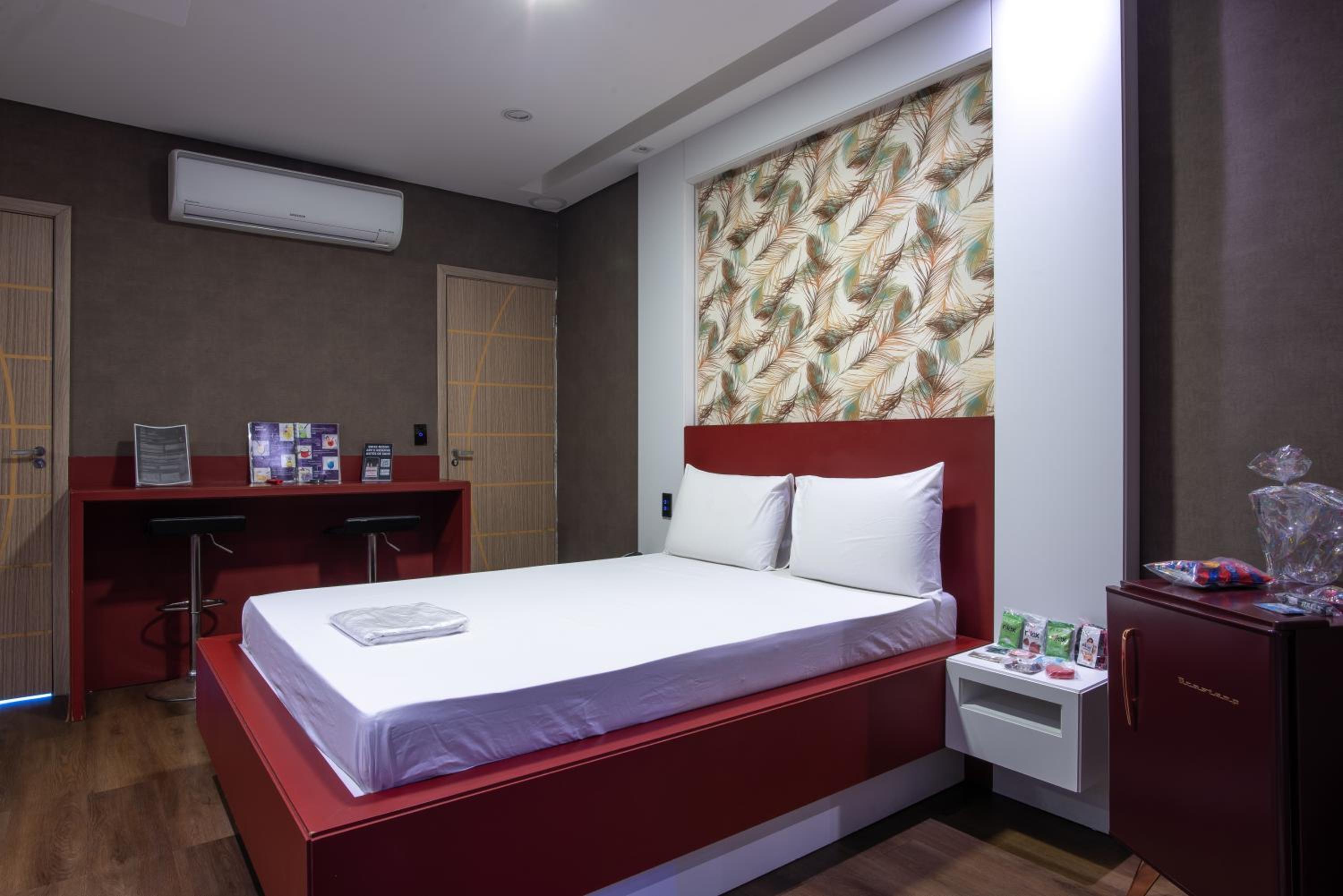 Deluxe Suite with Spa Bath - Photo 37