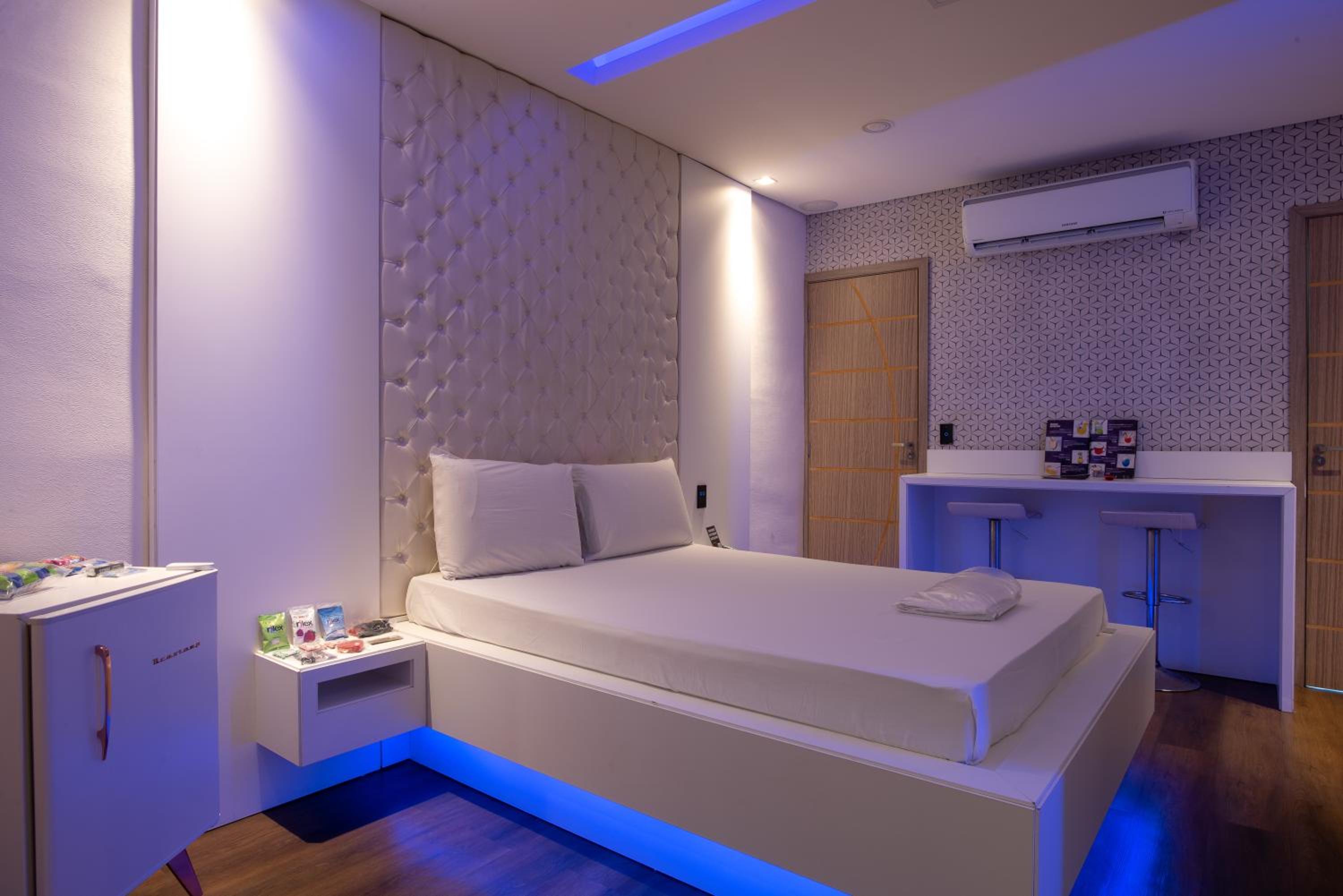 Deluxe Suite with Spa Bath - Photo 31