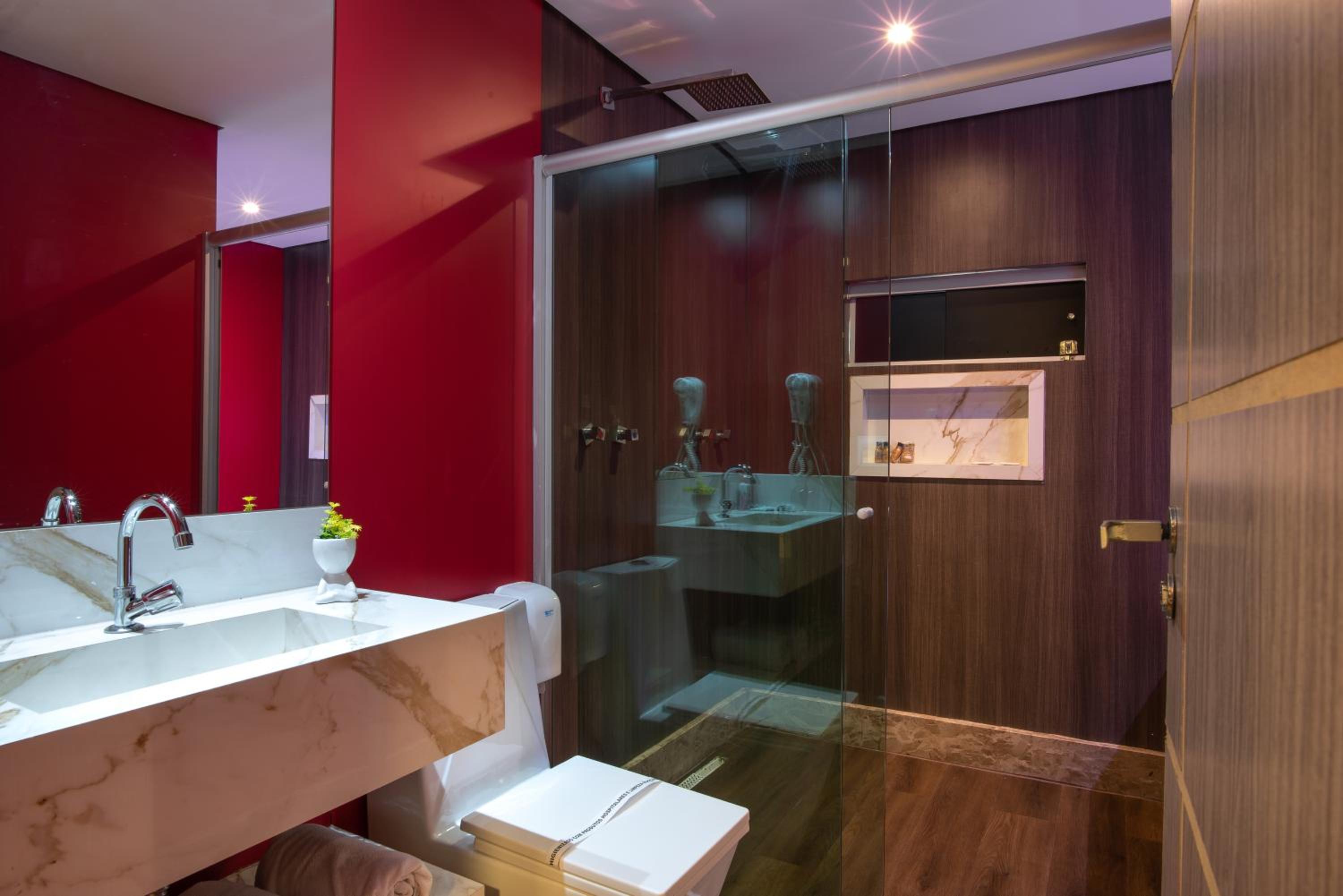 Deluxe Suite with Spa Bath - Photo 32