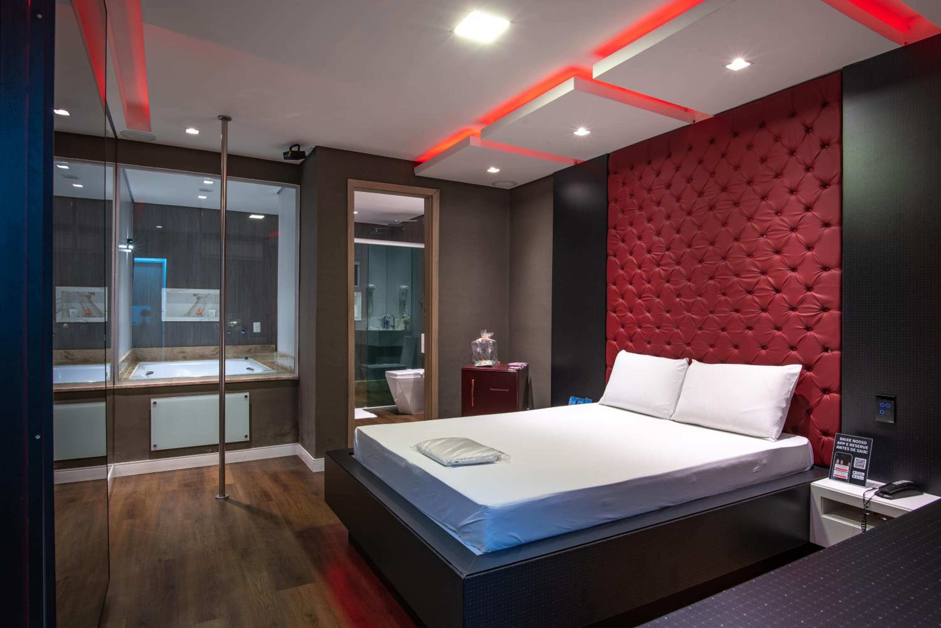 Deluxe Suite with Spa Bath - Photo 27