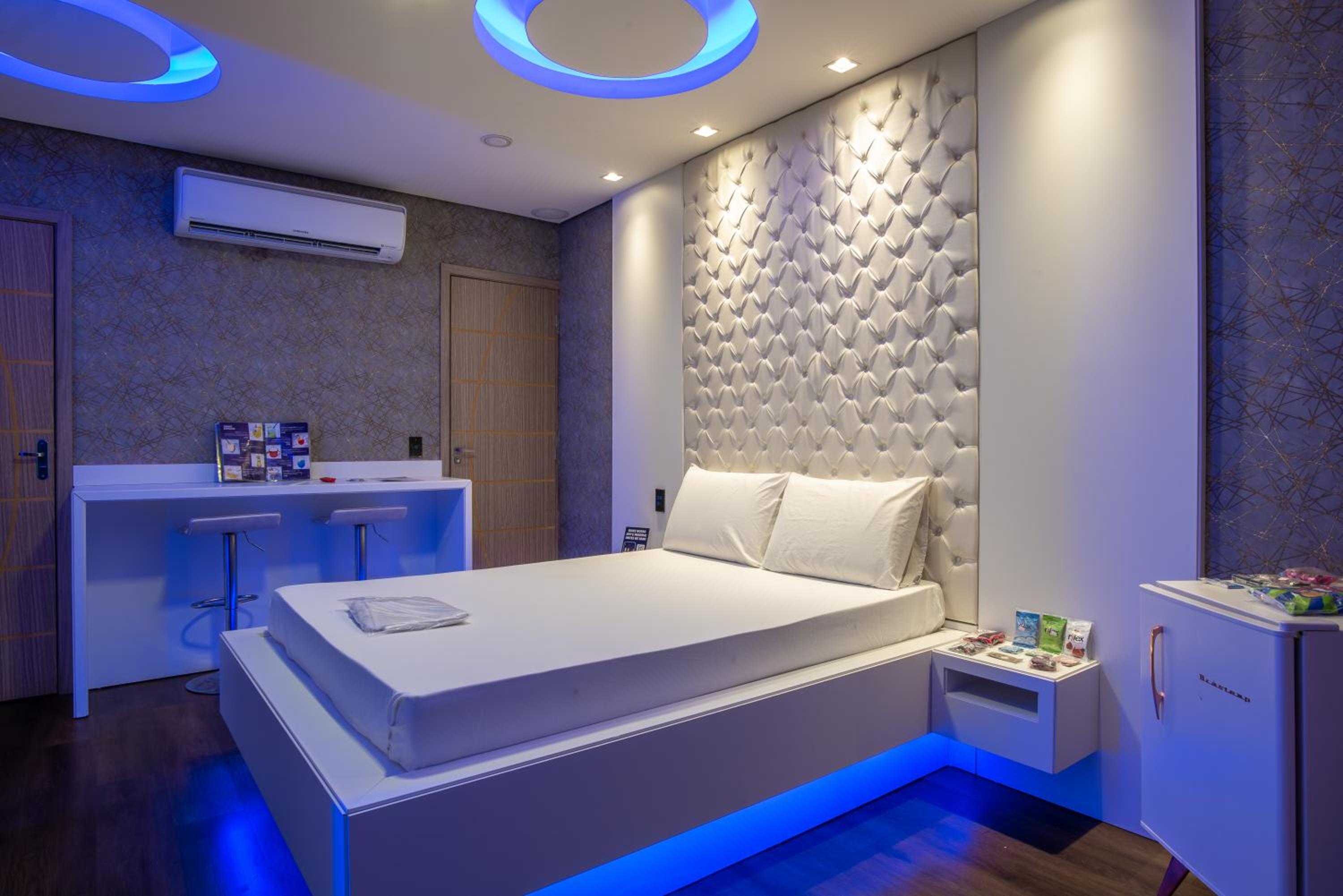 Deluxe Suite with Spa Bath - Photo 30