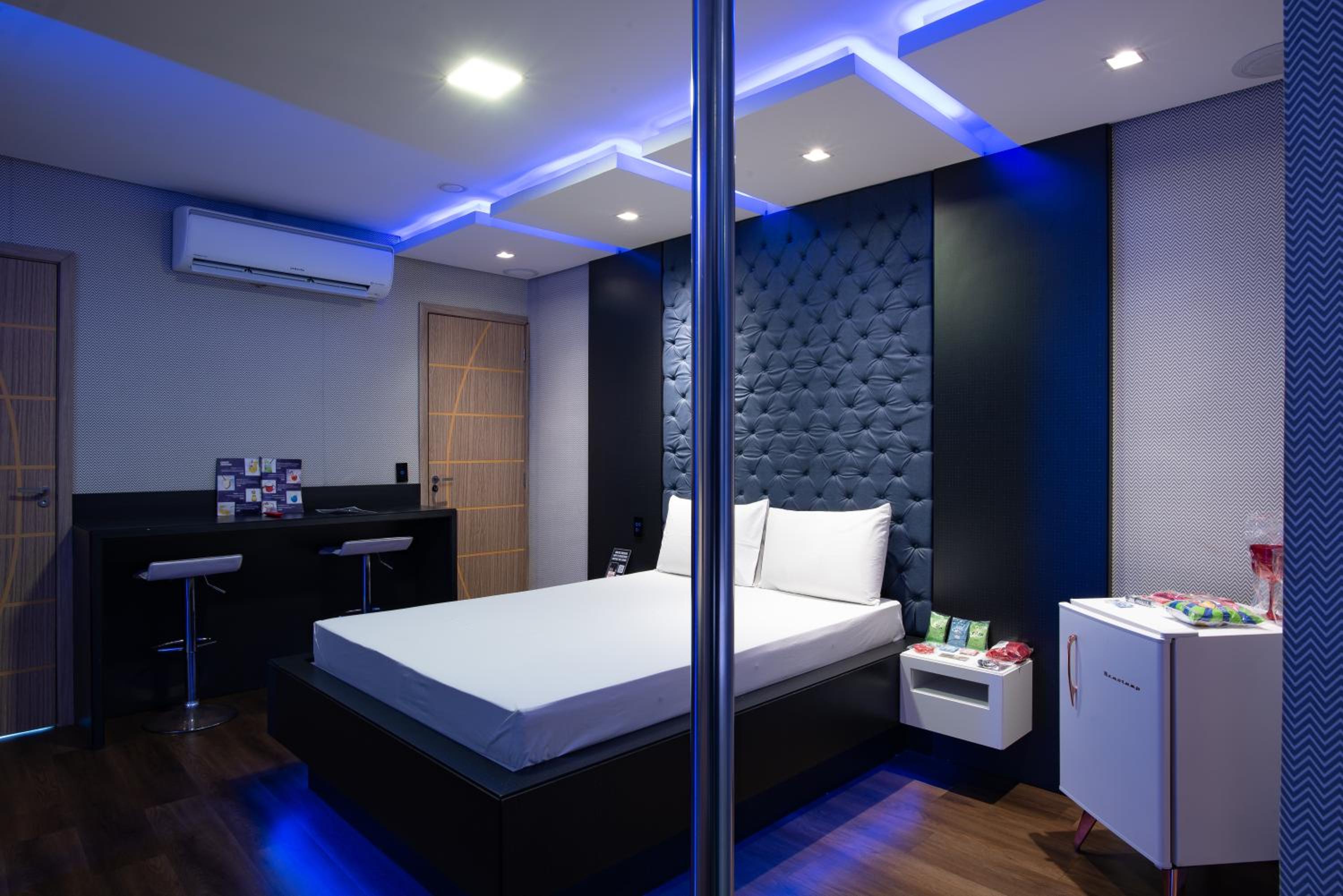 Deluxe Suite with Spa Bath - Photo 10