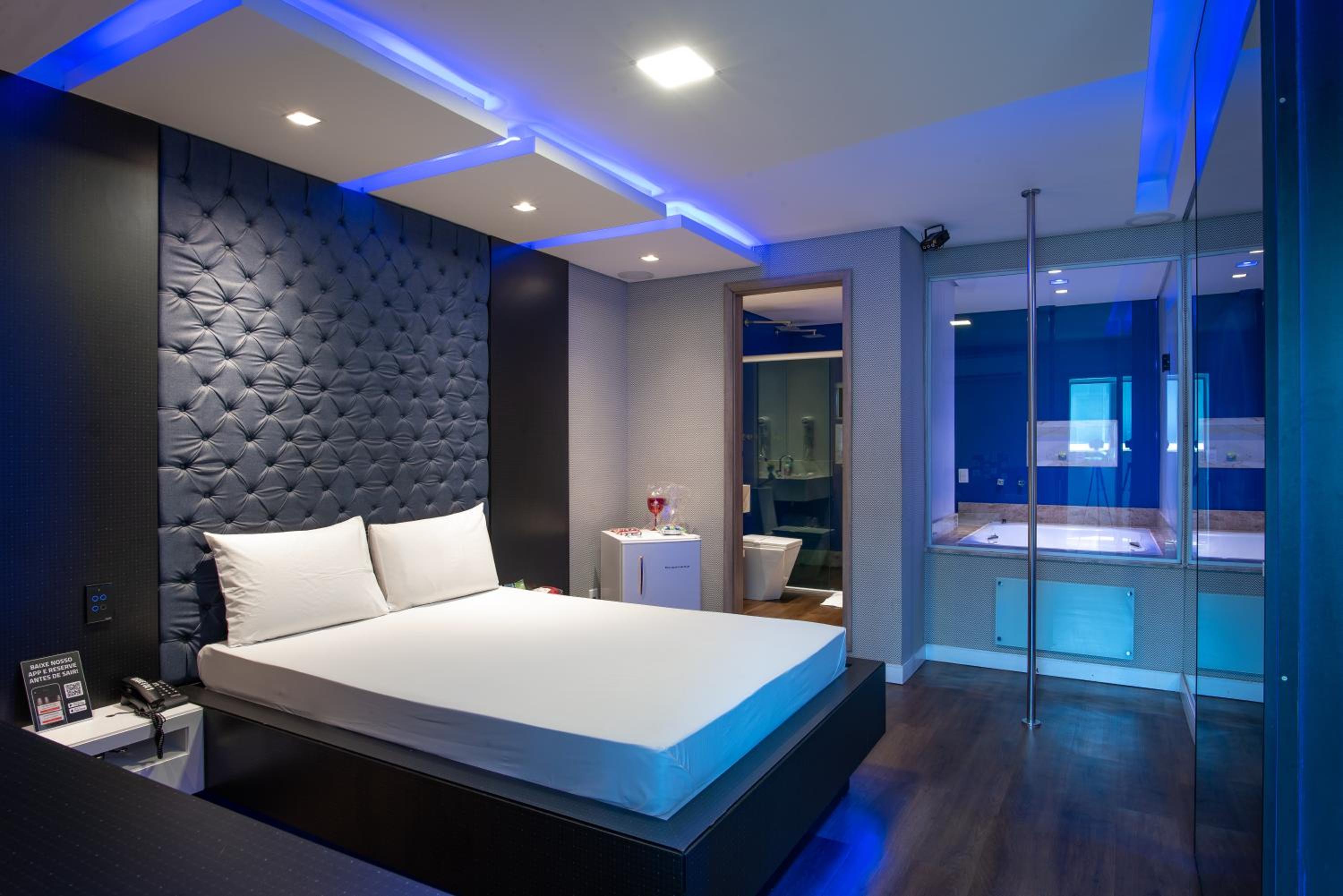 Deluxe Suite with Spa Bath - Photo 1