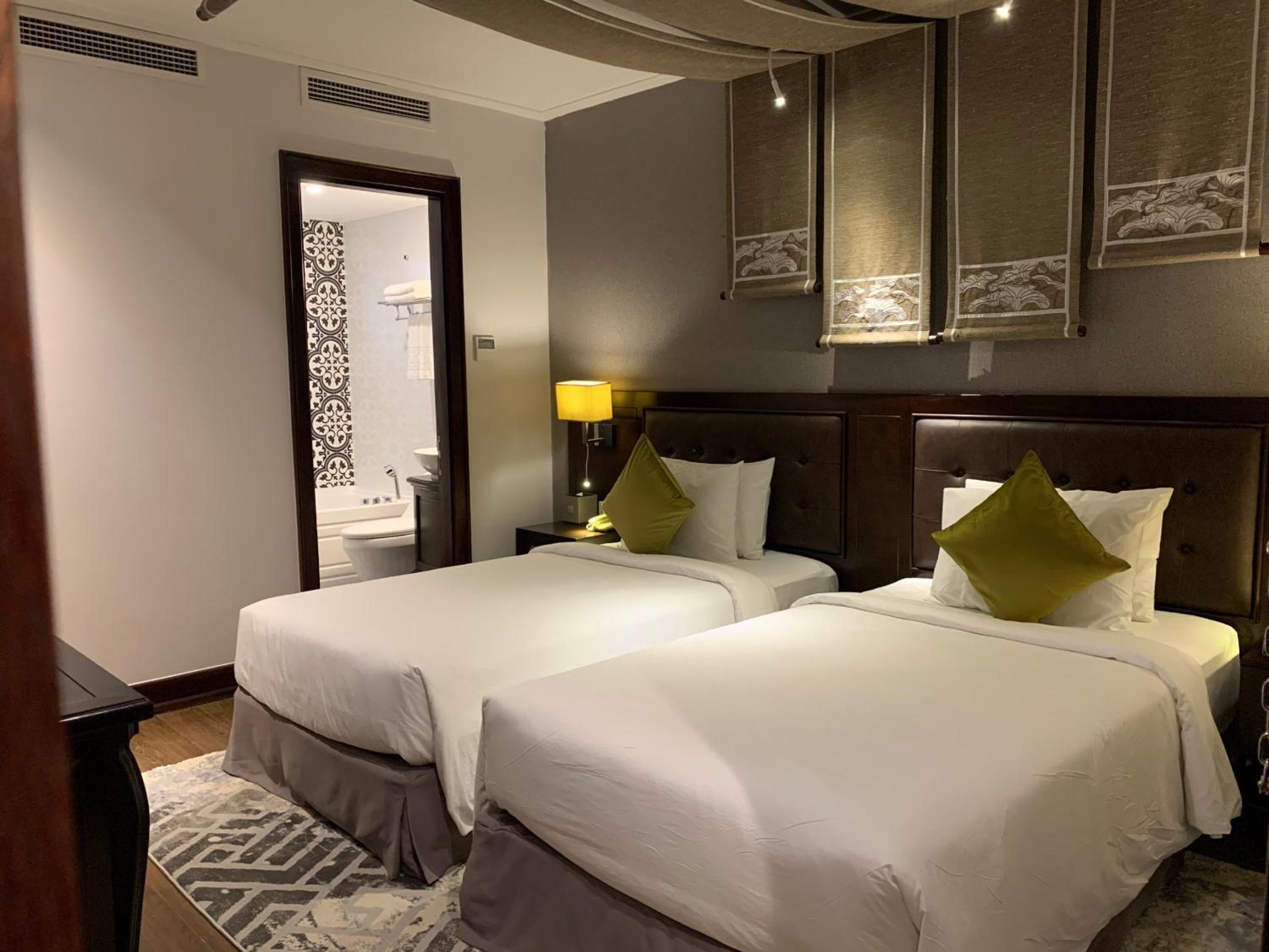 Superior Twin Room No Window (Daily free Mini-bar & (1) time Afternoon Tea)