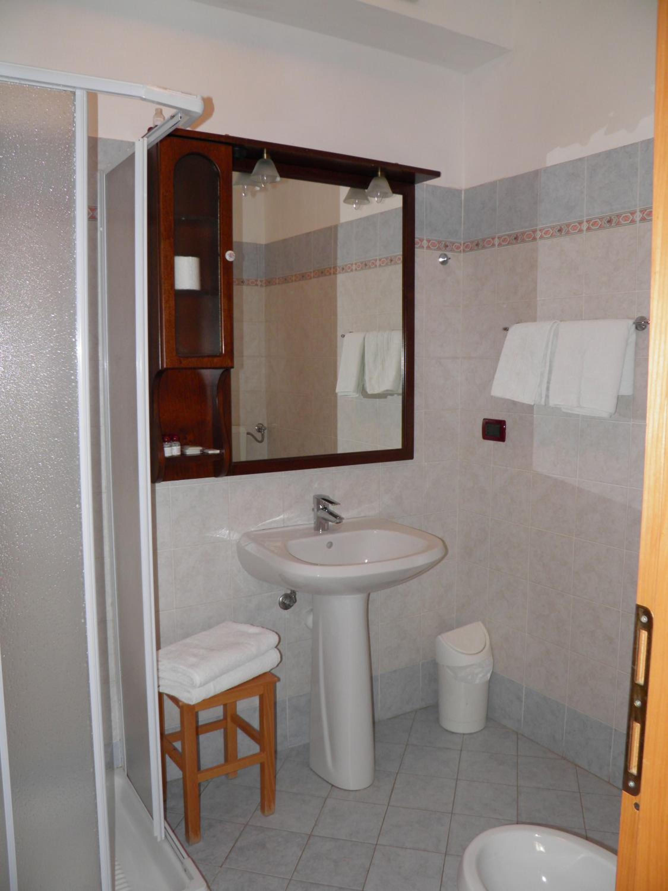 Double or Twin Room - Photo 3