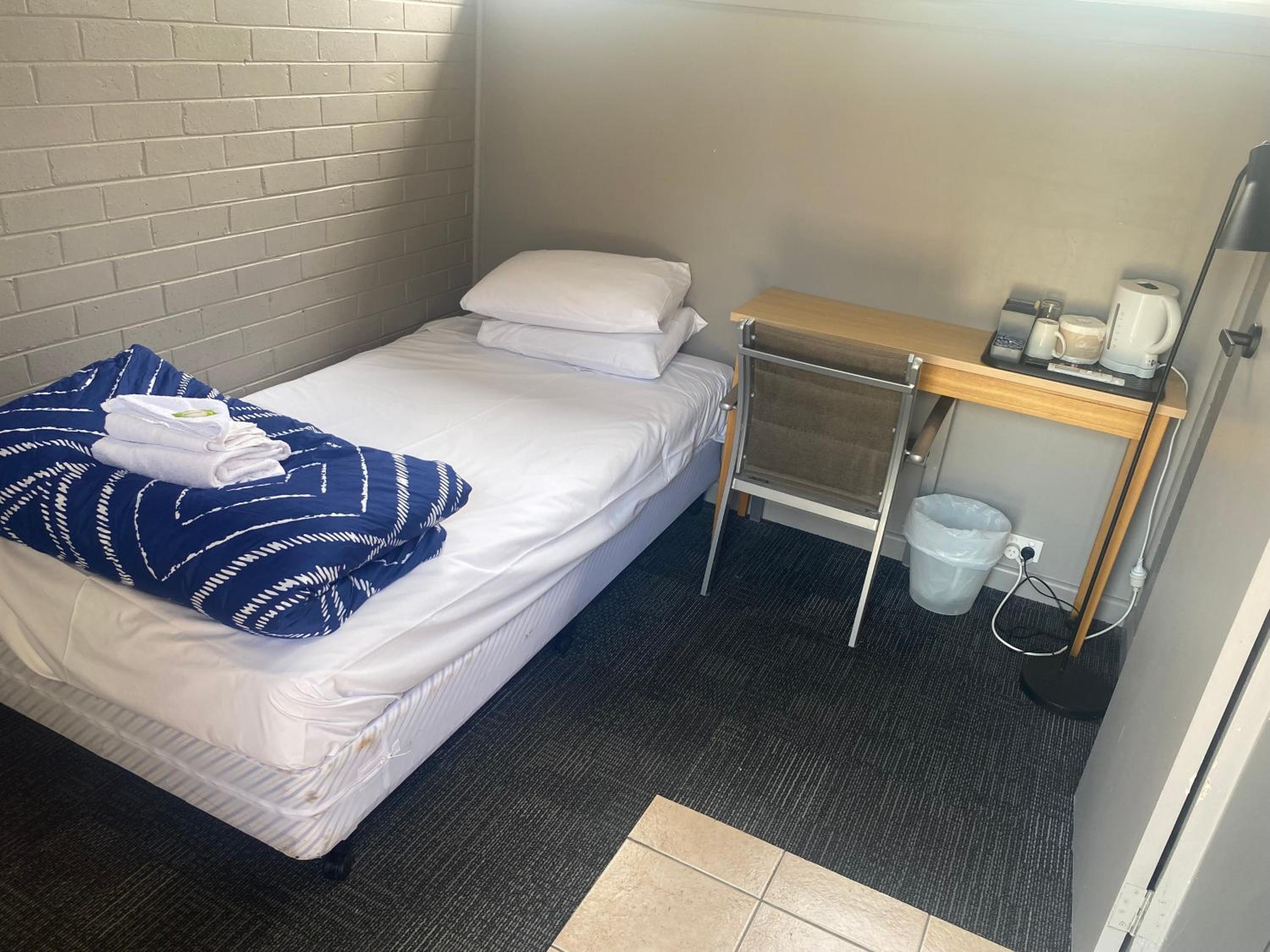 Single Room with Private Bathroom photo 1