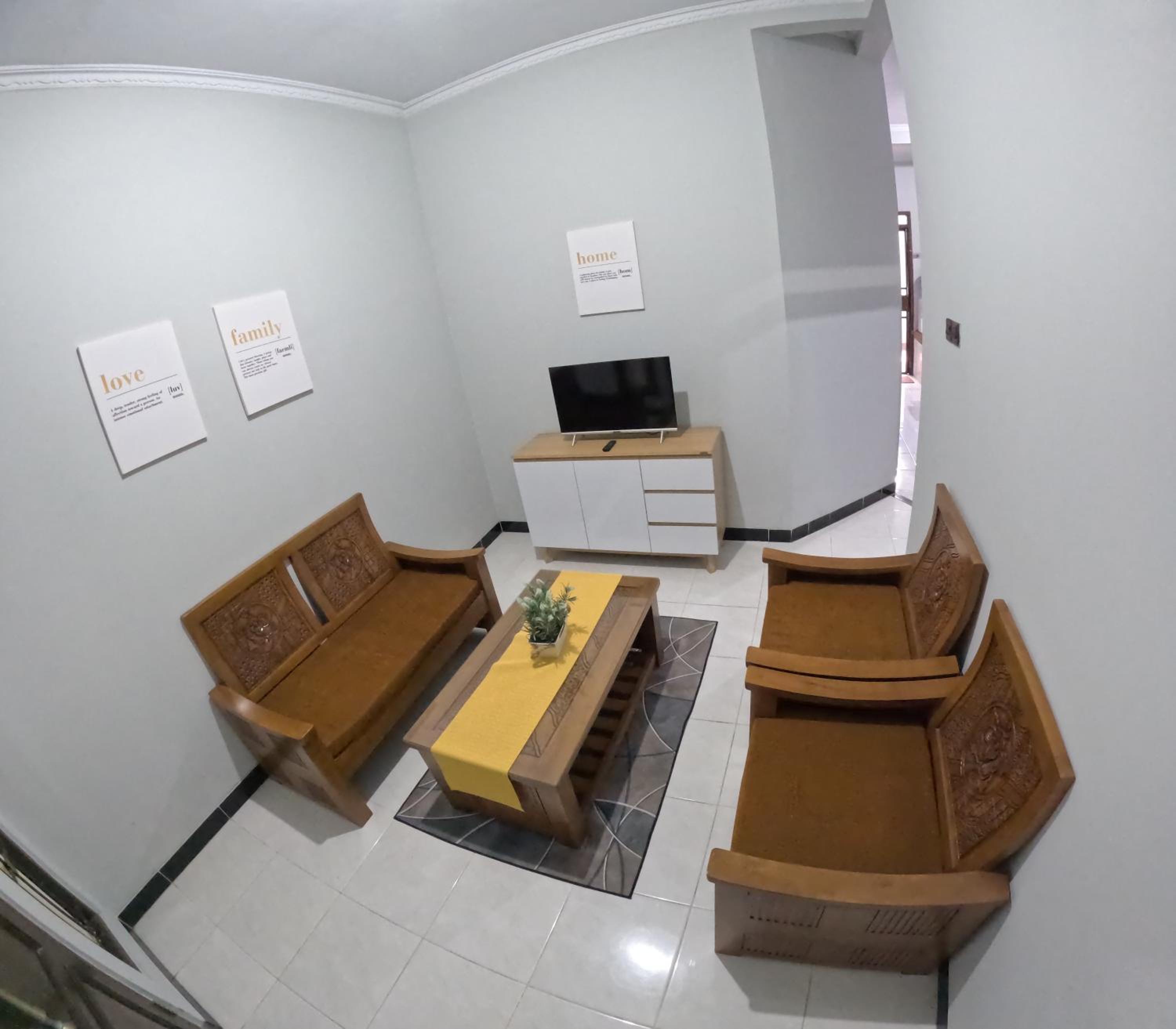 Four-Bedroom House photo 1
