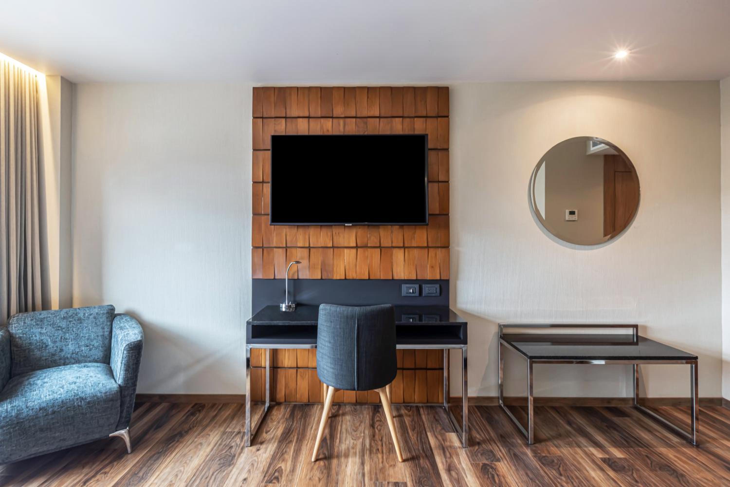 Superior Double Room with Two Double Beds - Photo 5