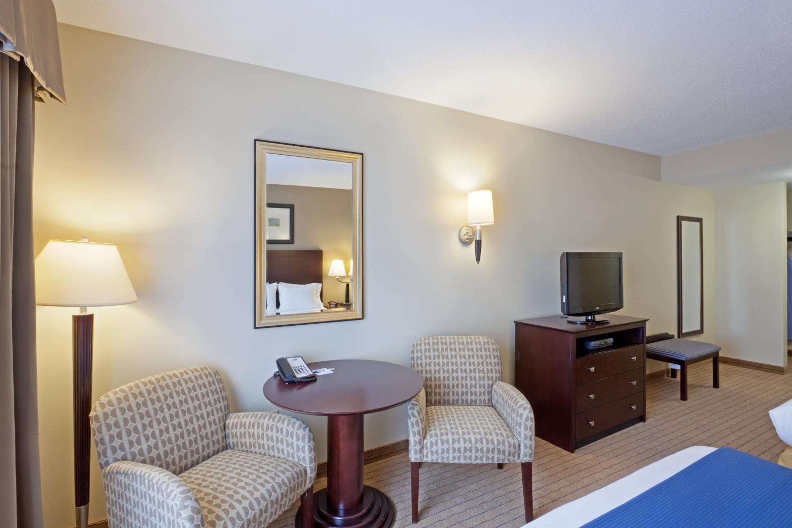 Standard King Room with Roll-In Shower - Communications Access