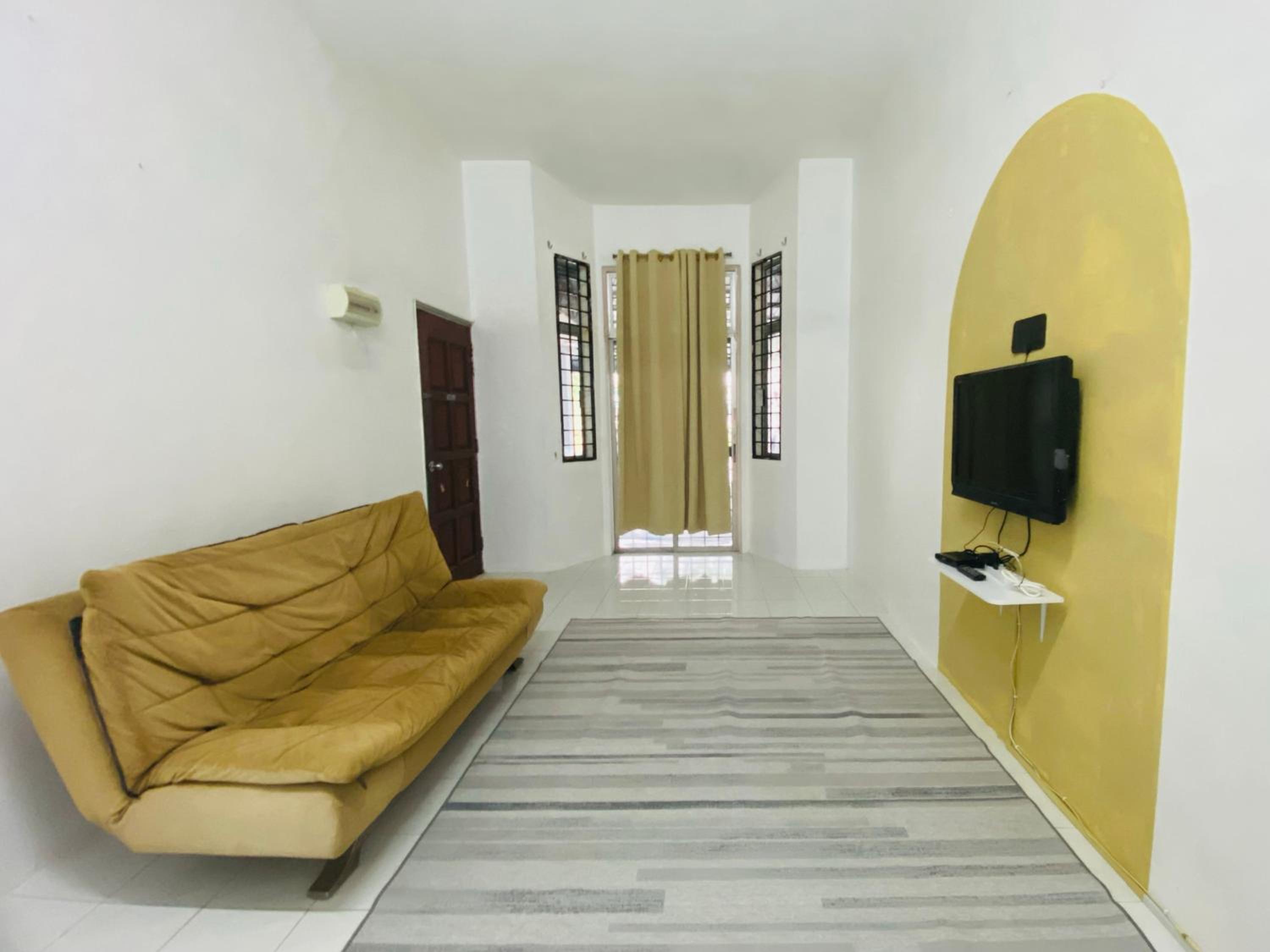 Three-Bedroom House photo 1