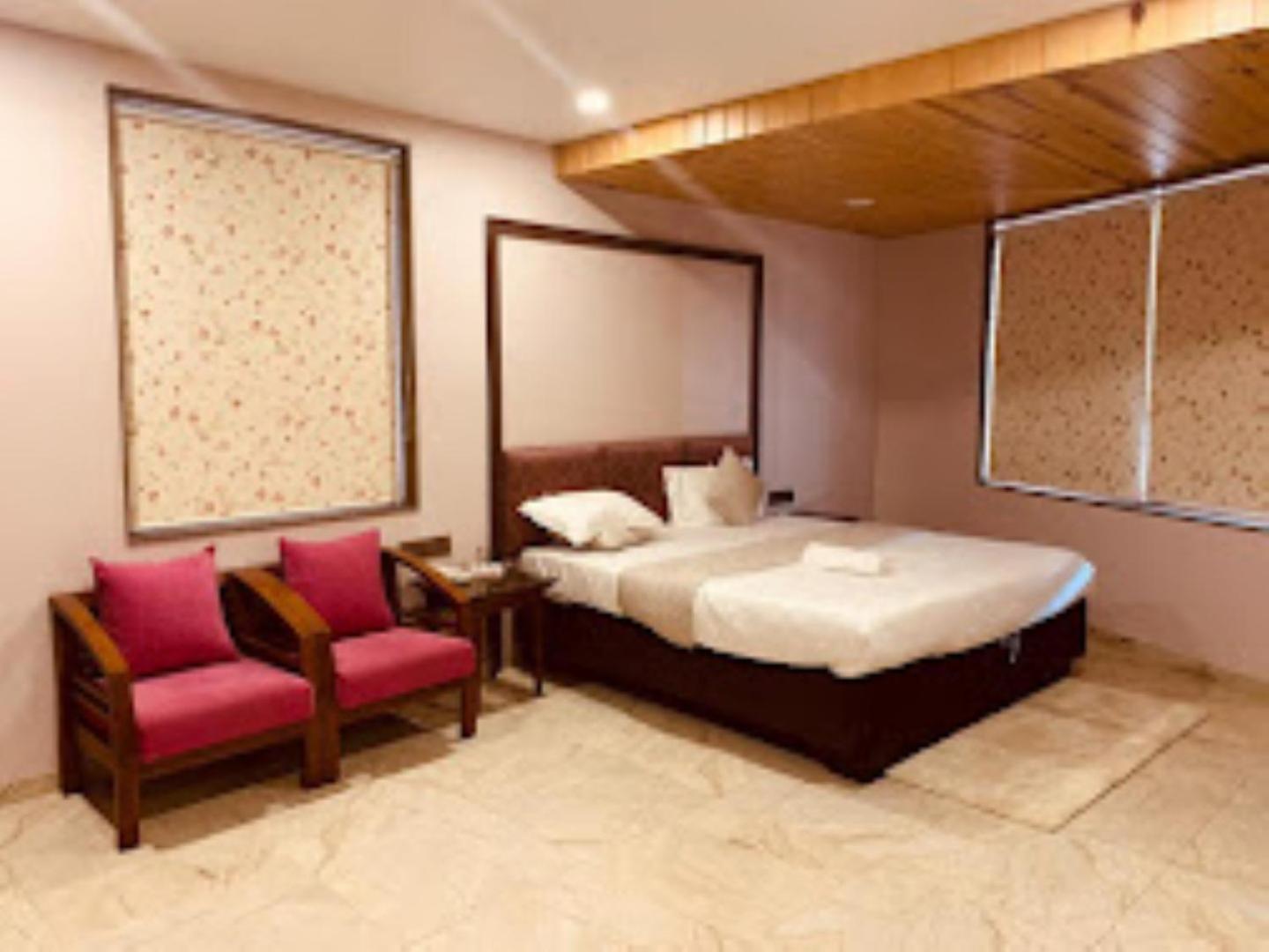 Deluxe King Room photo 2