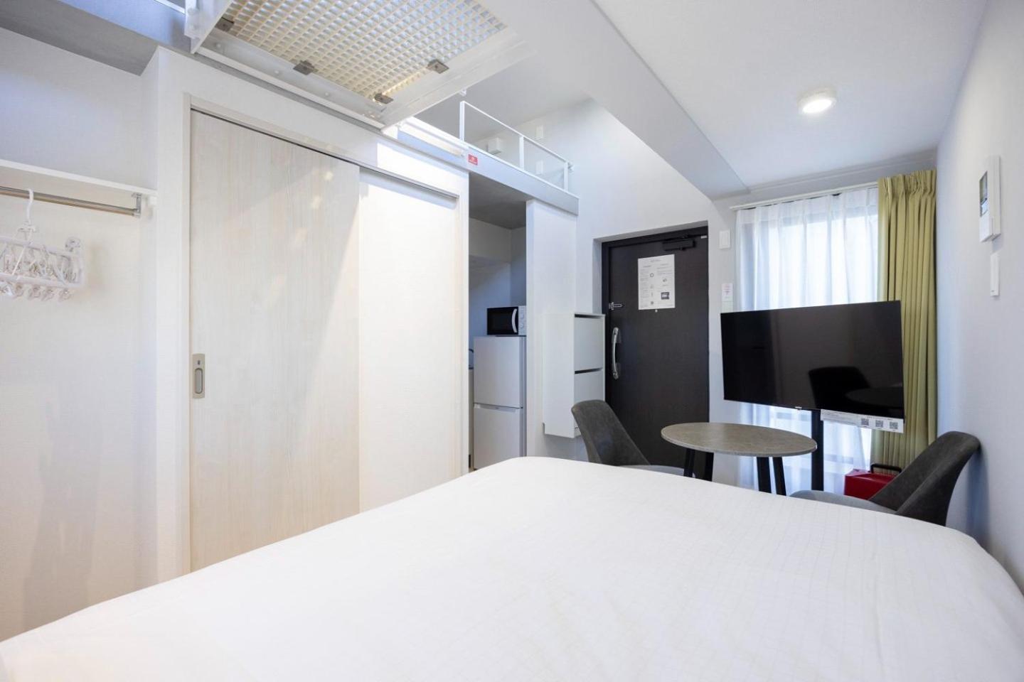 One-Bedroom Apartment photo 1