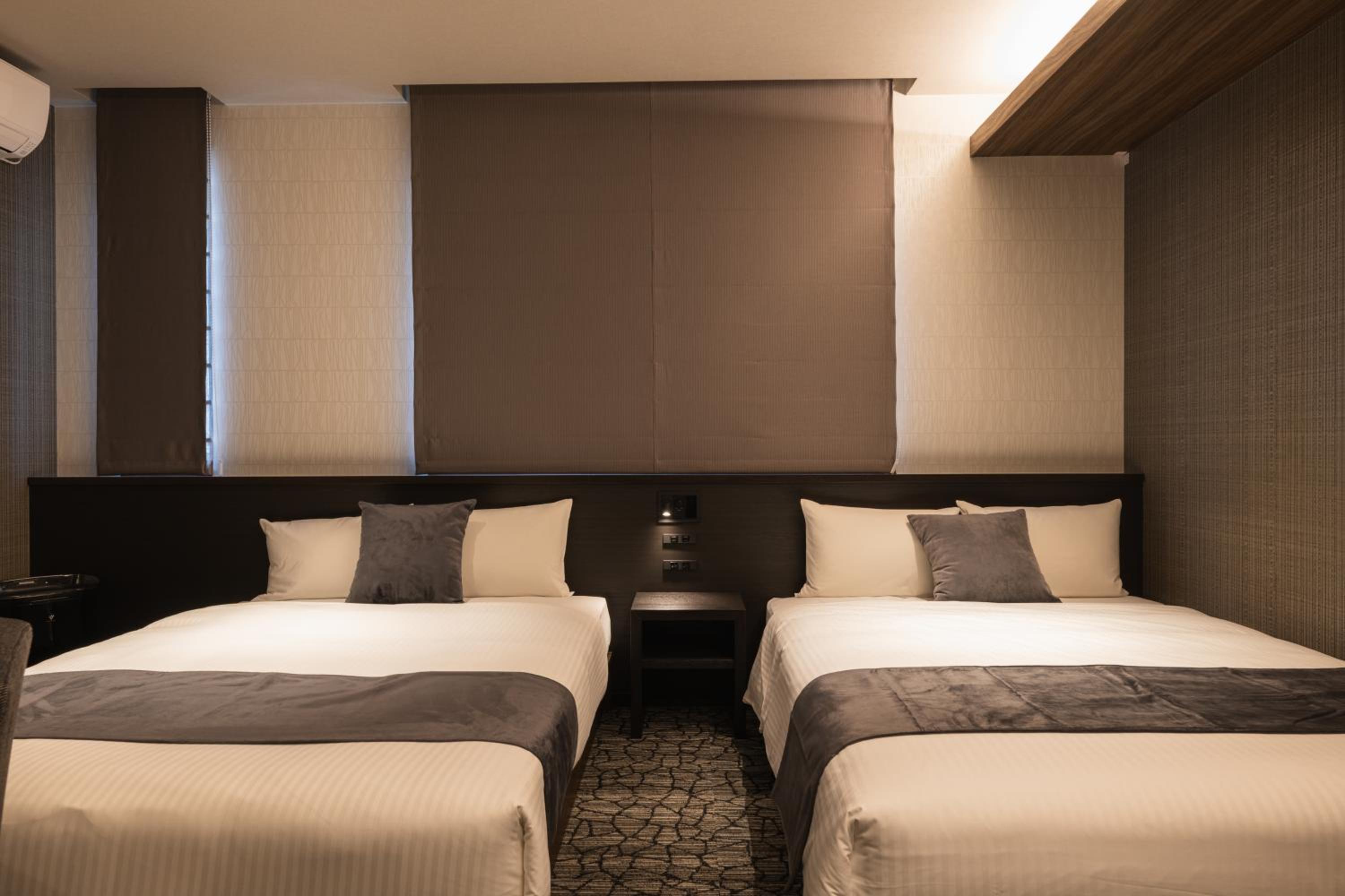 Standard Quadruple Room - Photo 11