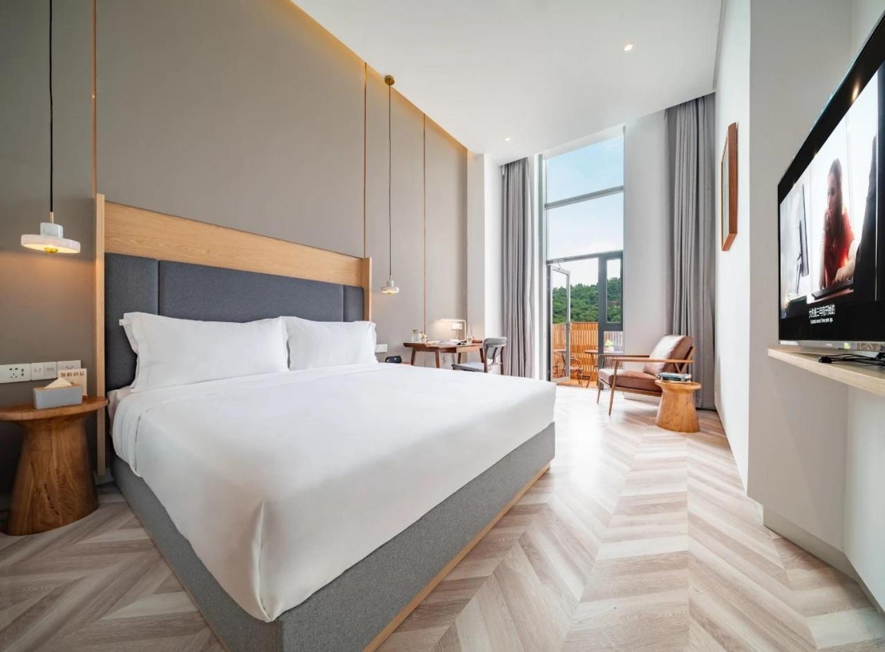 Double Room with Balcony (2 Adults + 1 Child) photo 1
