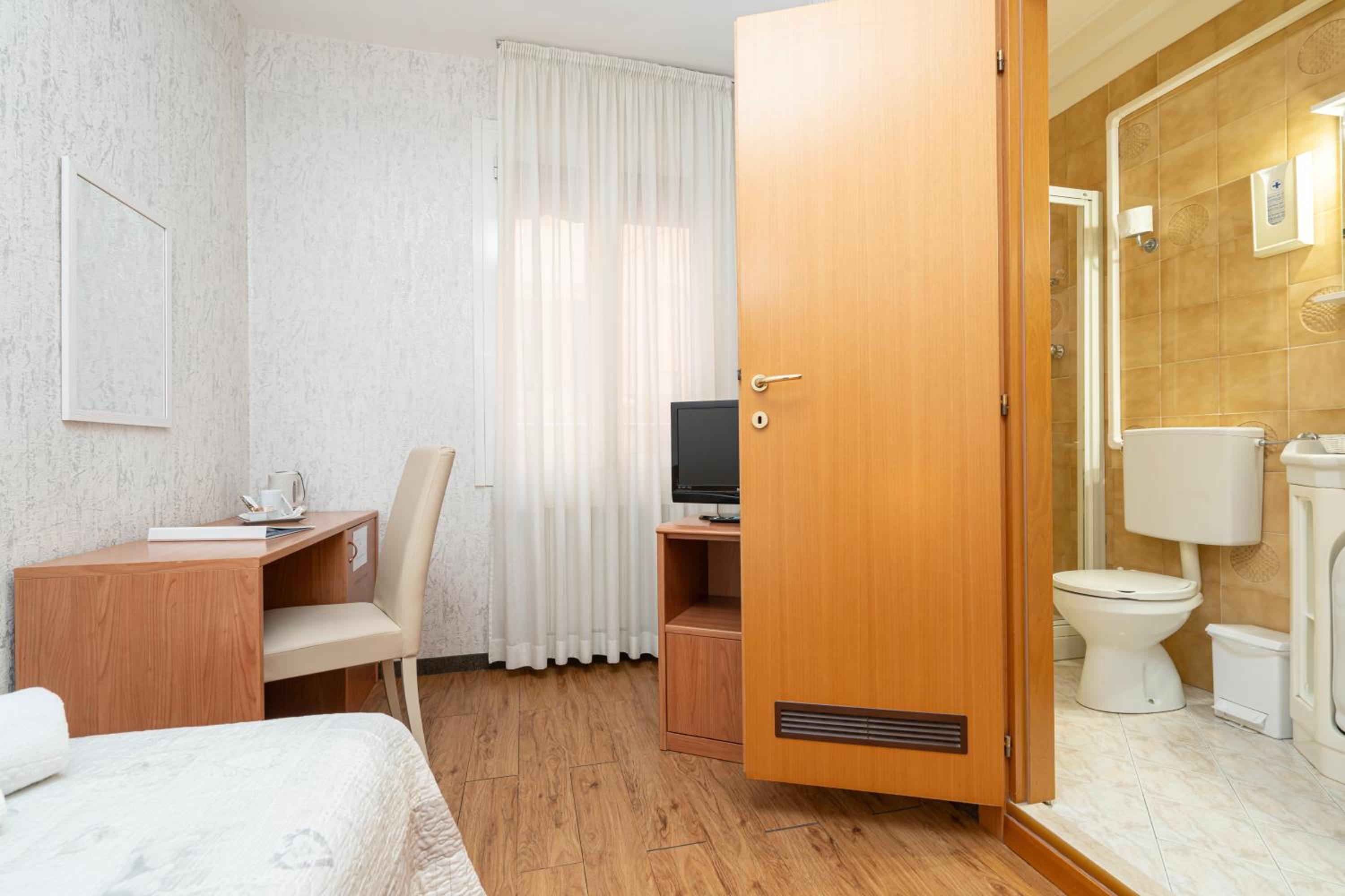 Single Room - Photo 4