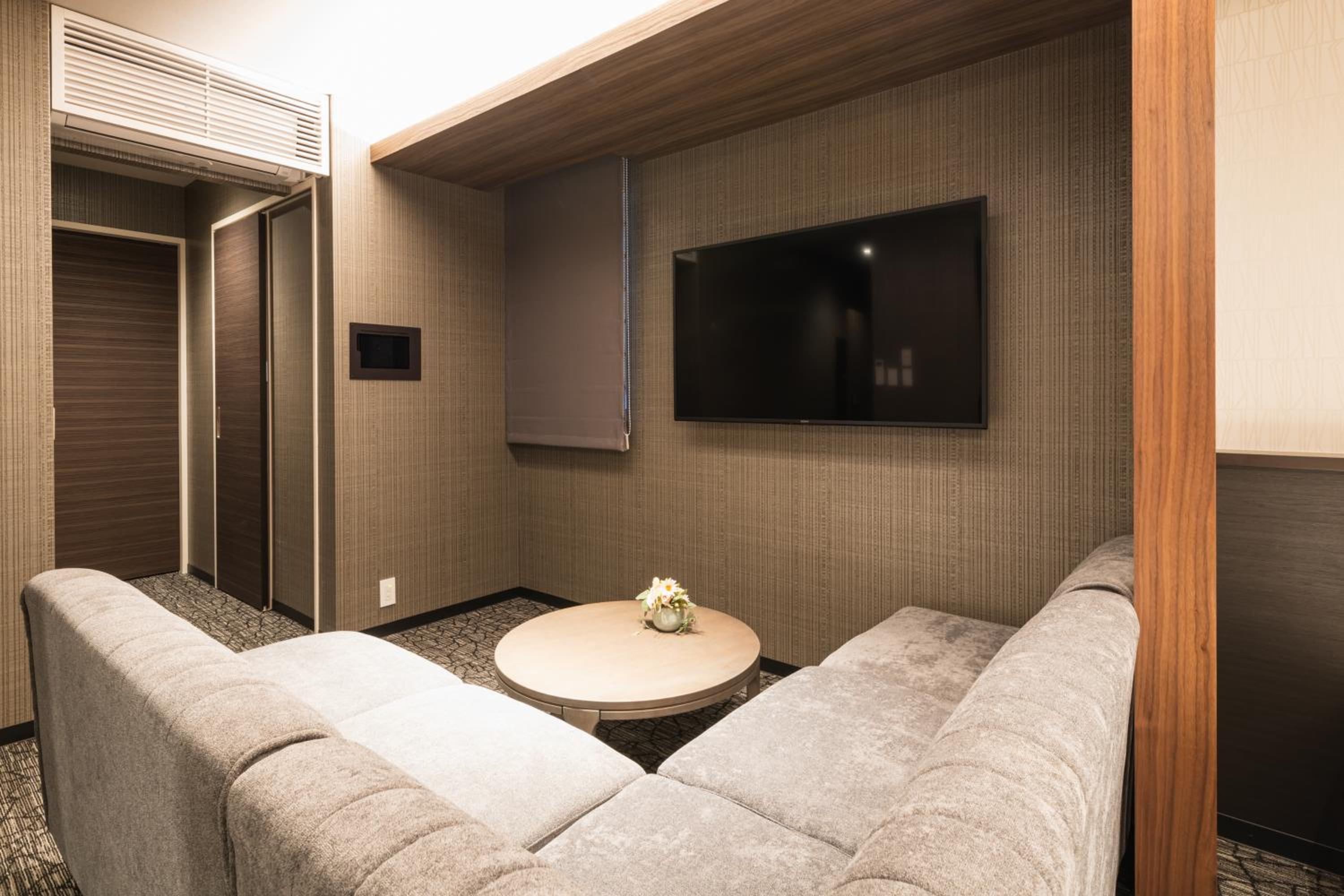 Superior Suite - Photo 8