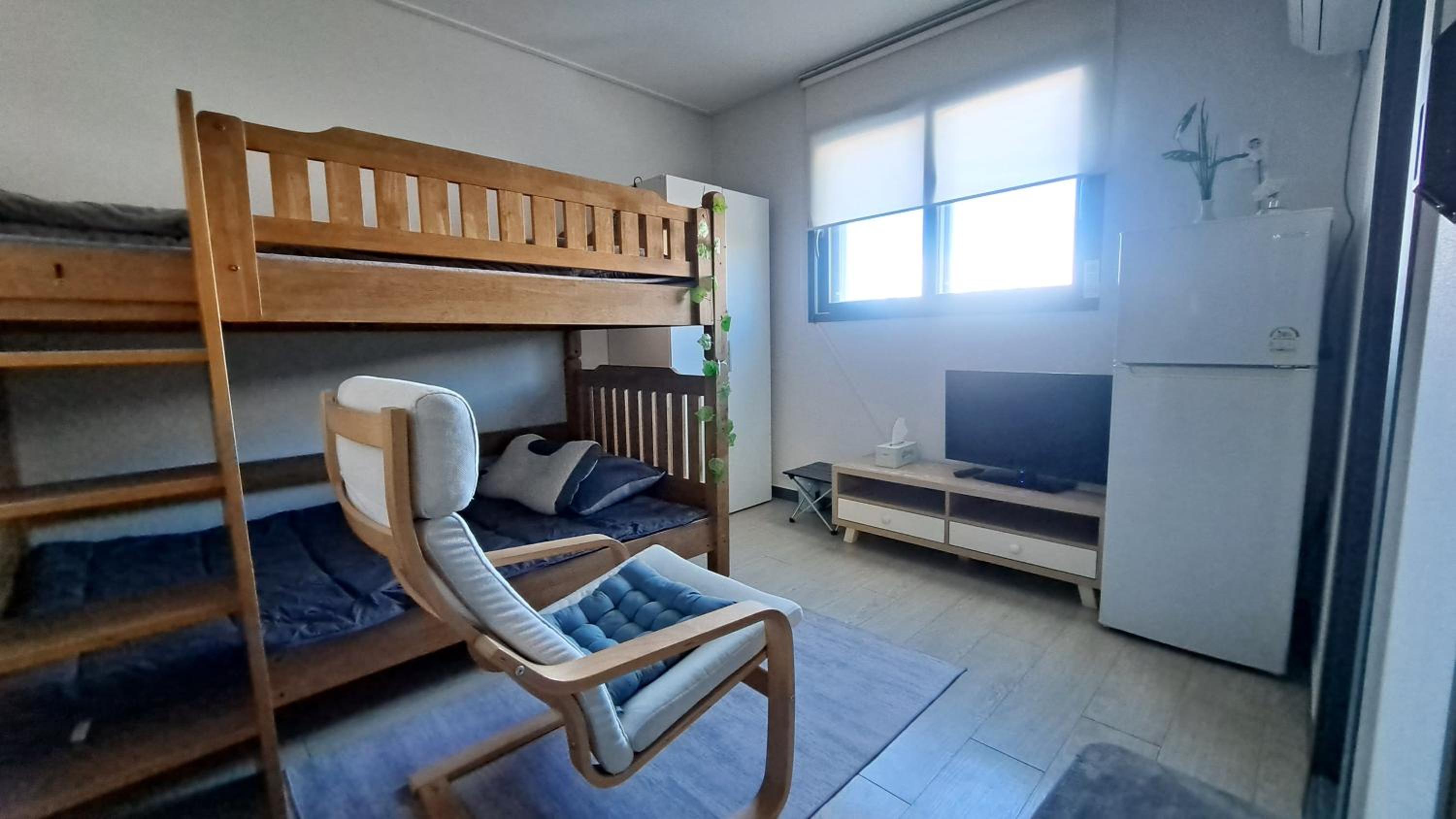 Twin Room - Photo 9