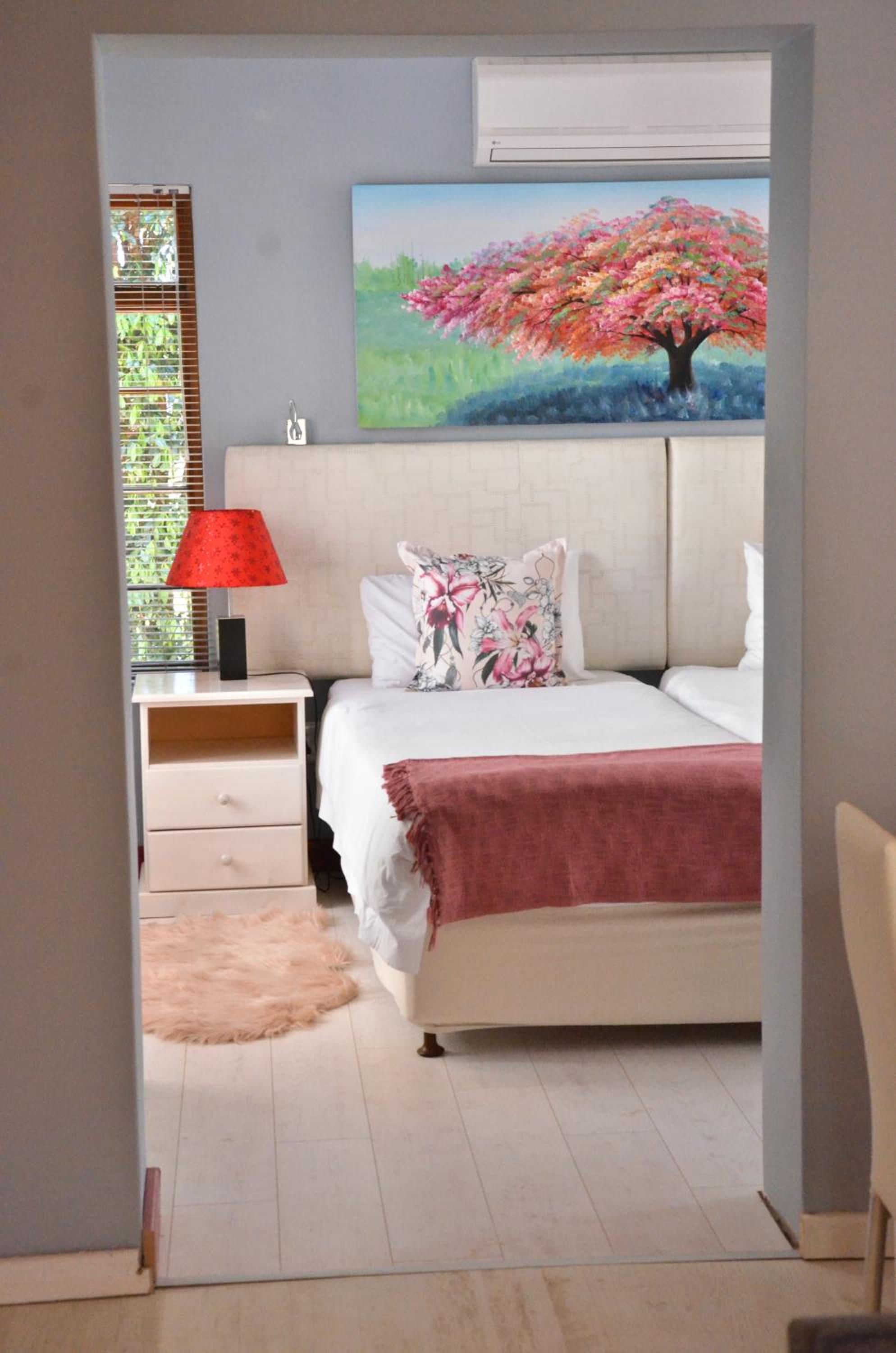 Apartment with Mountain View photo 1
