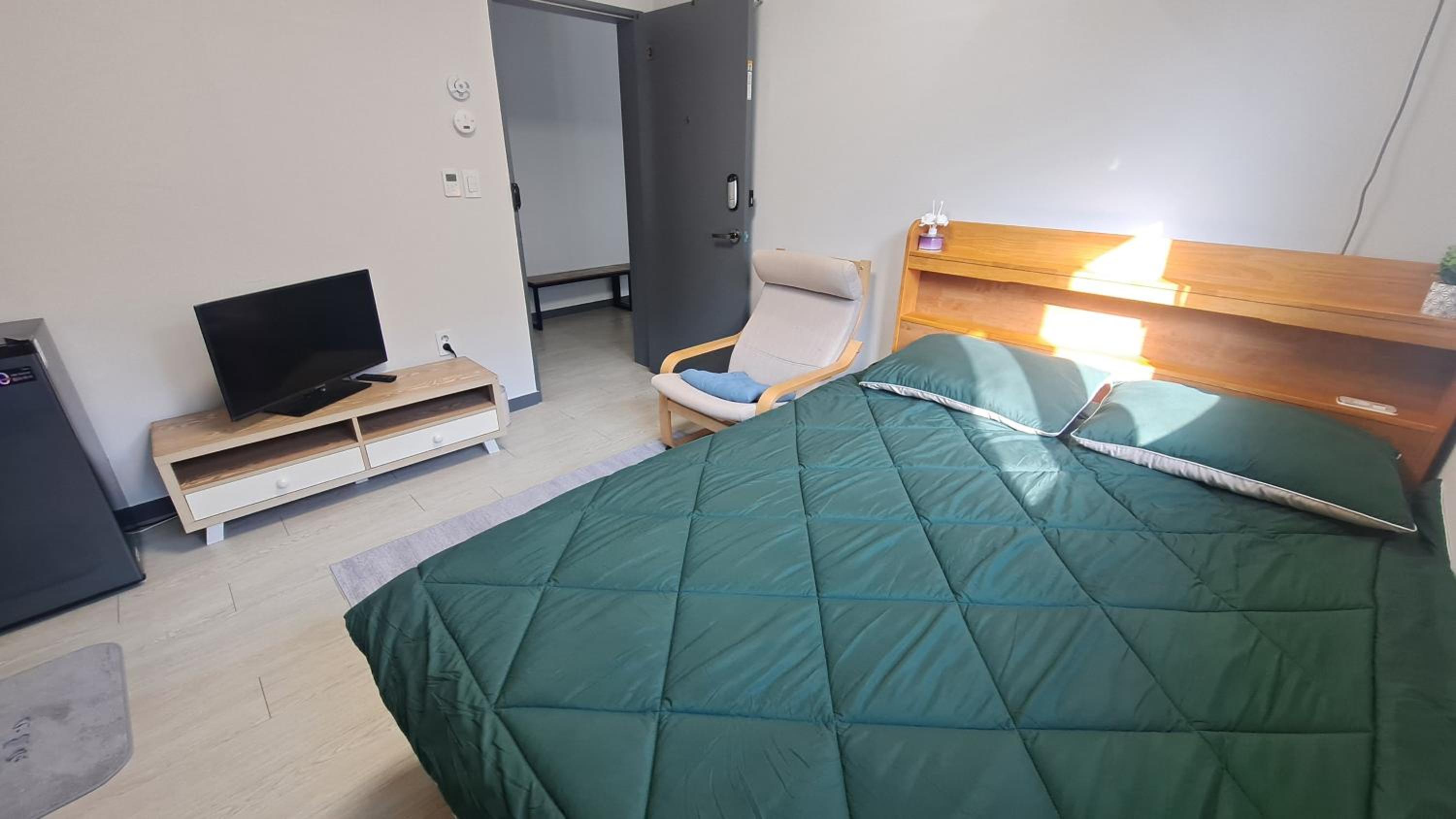 Double Room - Photo 16