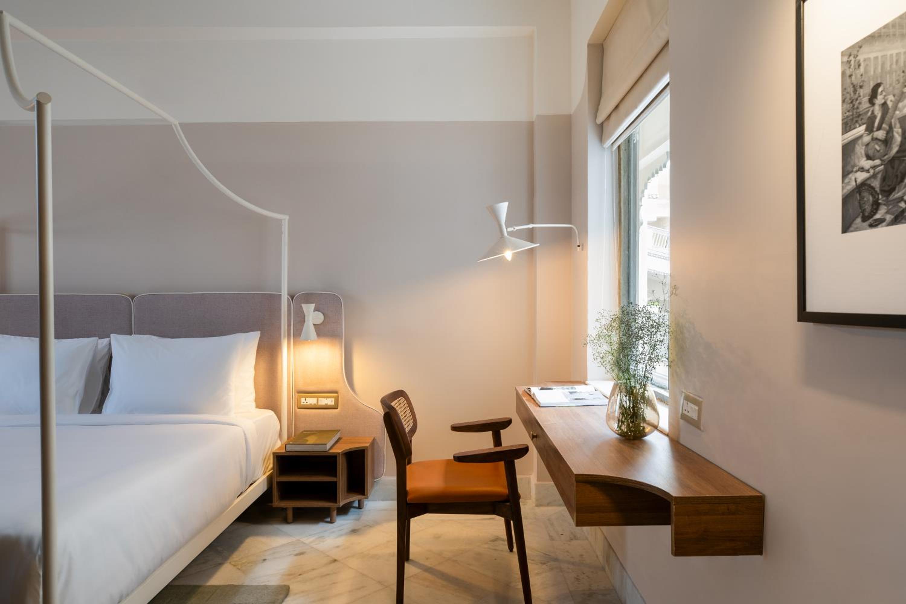 Queen Room: 15% off on Food & Soft Beverage, Early checkin and Late Checkout upto 2hrs (Subject to Availability), 2 pints of Beer (till 30th Sep) - Photo 5