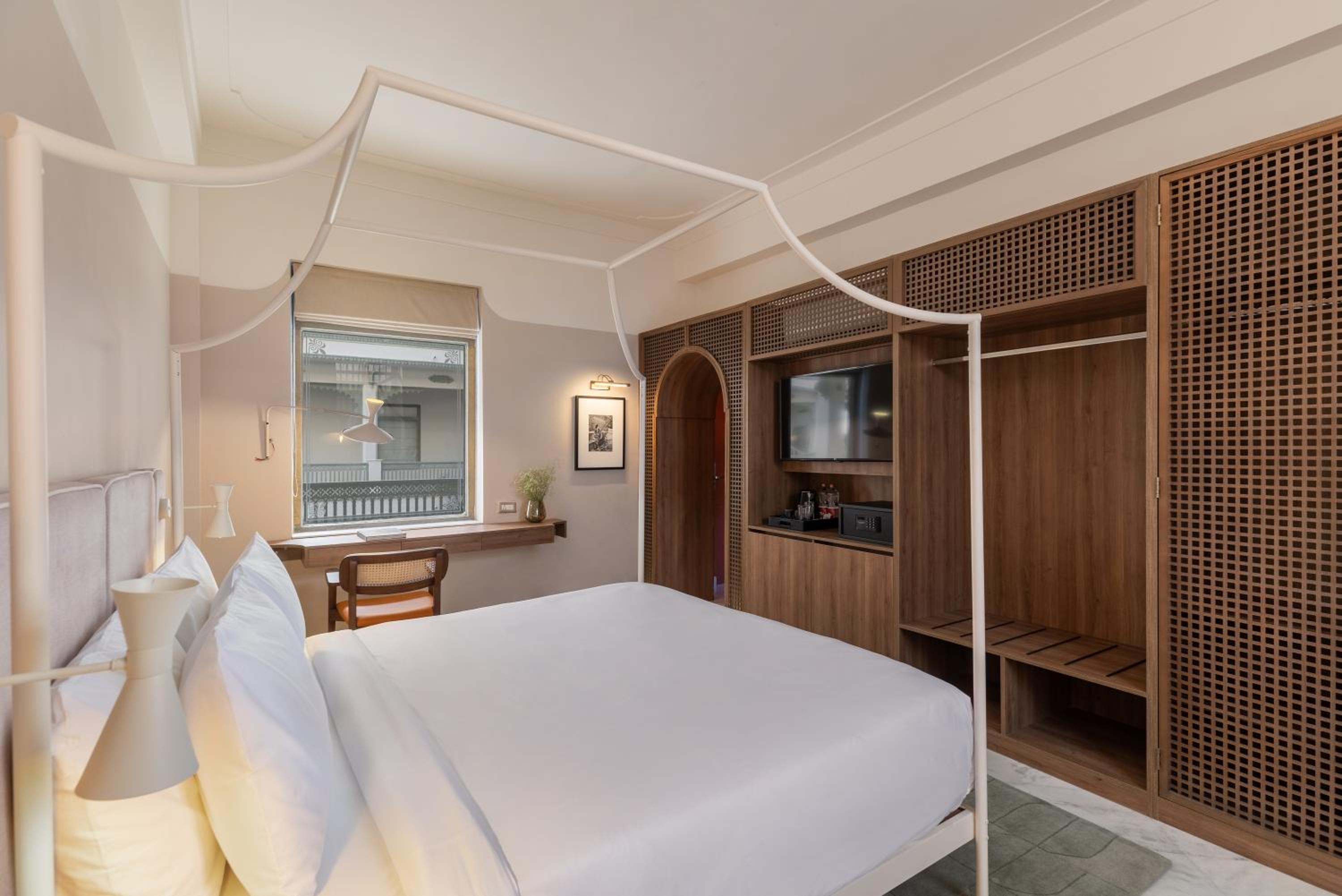 Superior King Room: 15% off on Food & Soft Beverage, Early checkin and Late Checkout upto 2hrs (Subject to Availability), 2 pints of Beer (till 30th Sep) - Photo 5
