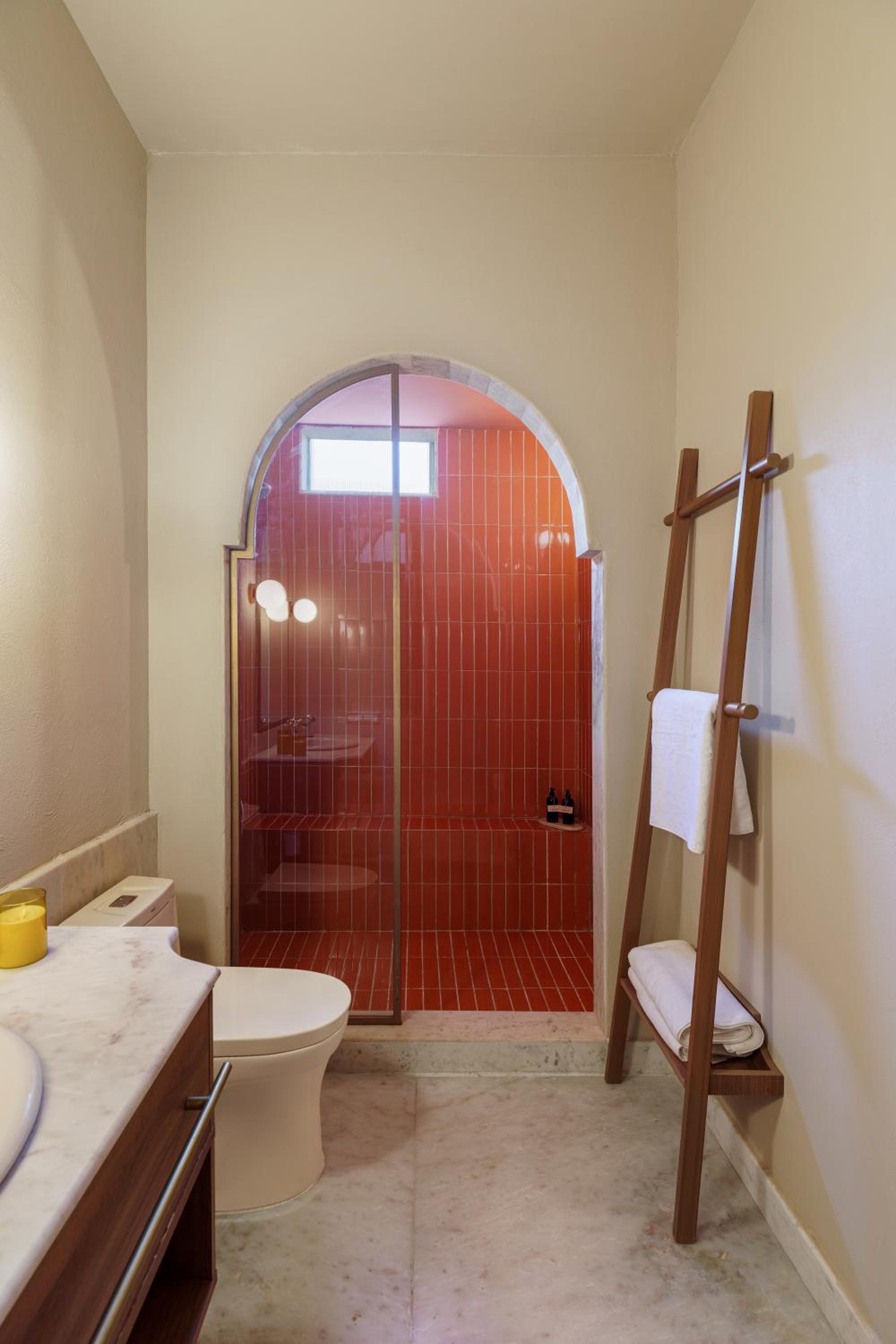 Queen Room: 15% off on Food & Soft Beverage, Early checkin and Late Checkout upto 2hrs (Subject to Availability), 2 pints of Beer (till 30th Sep) - Photo 3