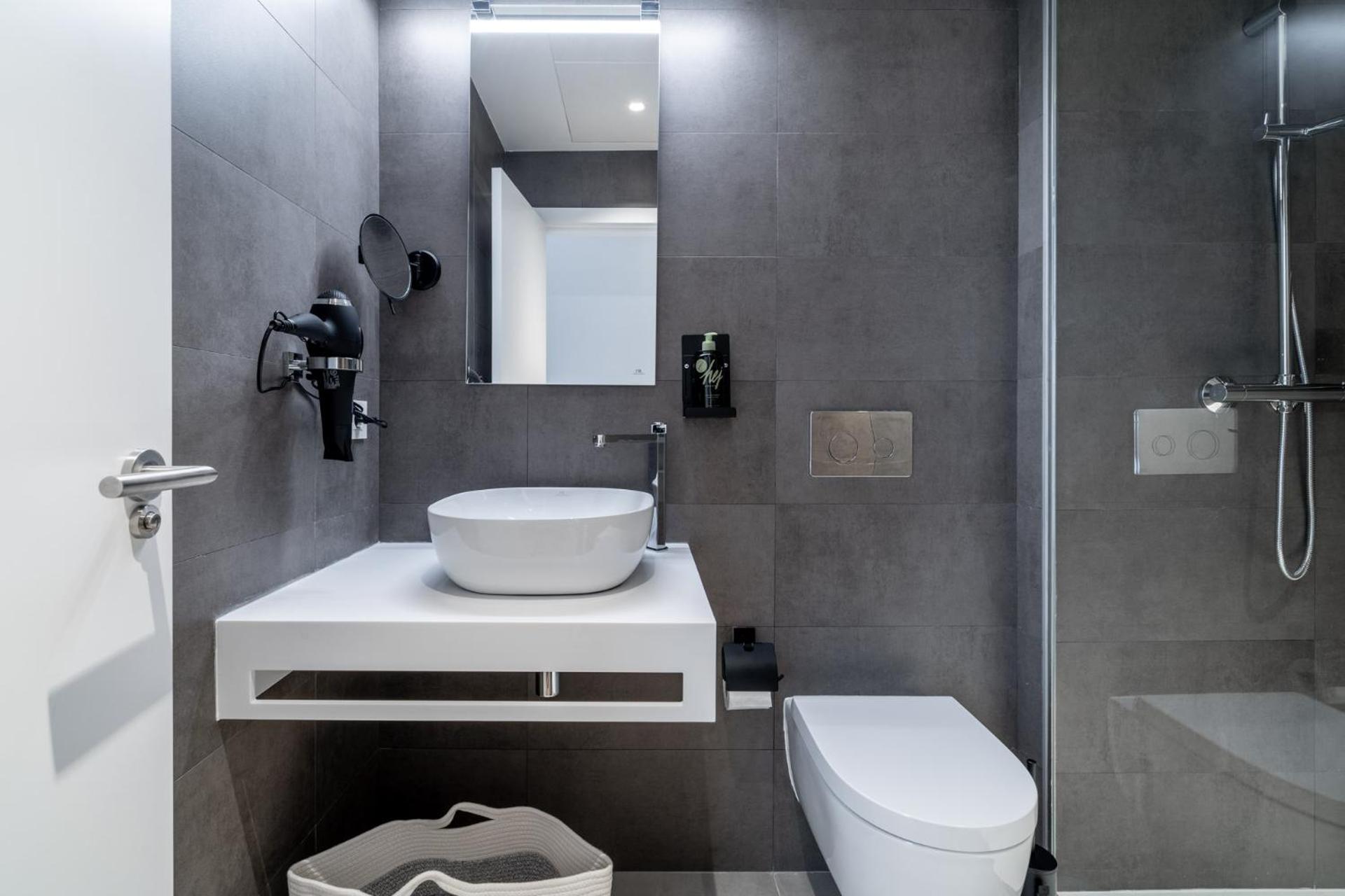 One-Bedroom Apartment - Photo 8