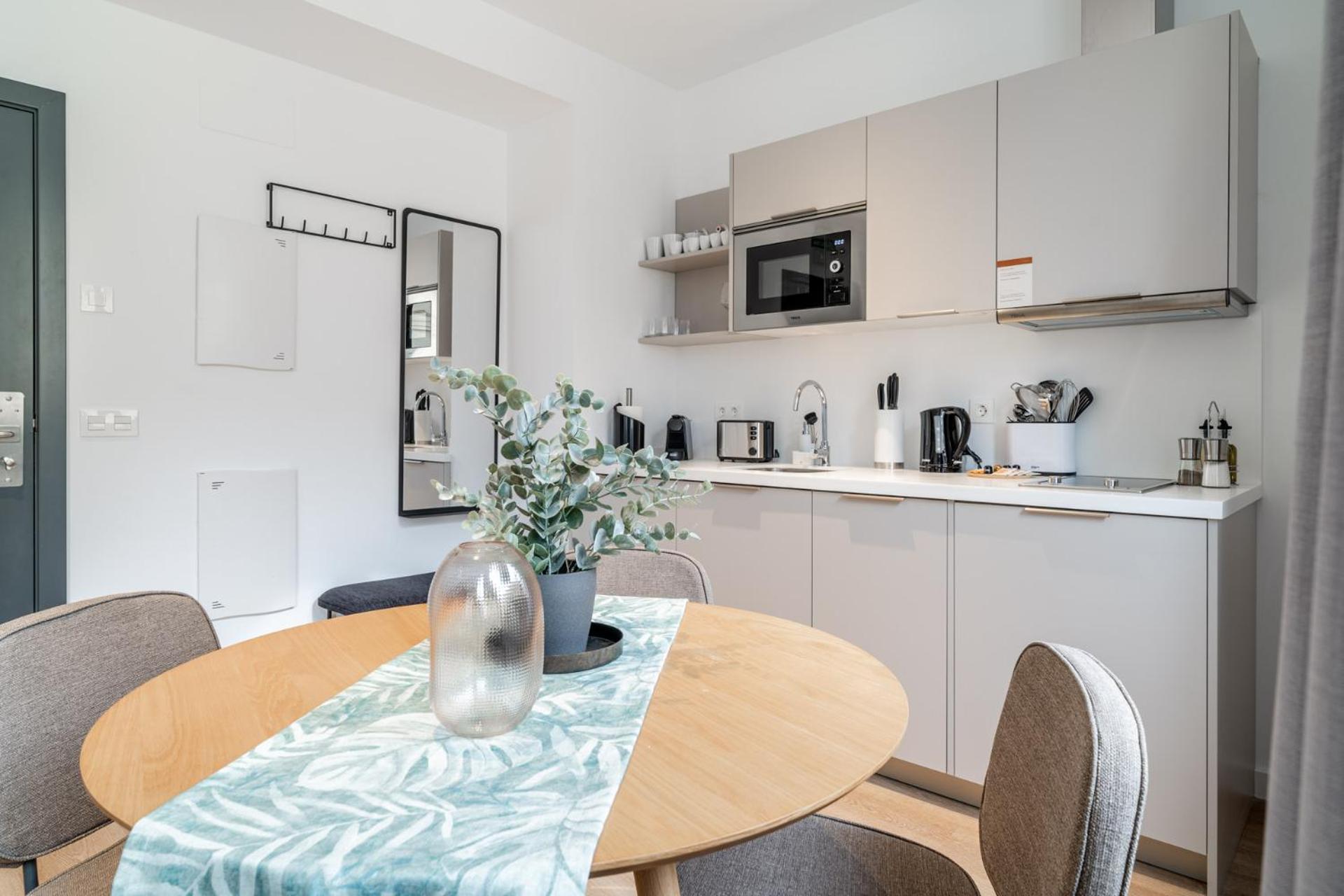 One-Bedroom Apartment - Photo 14
