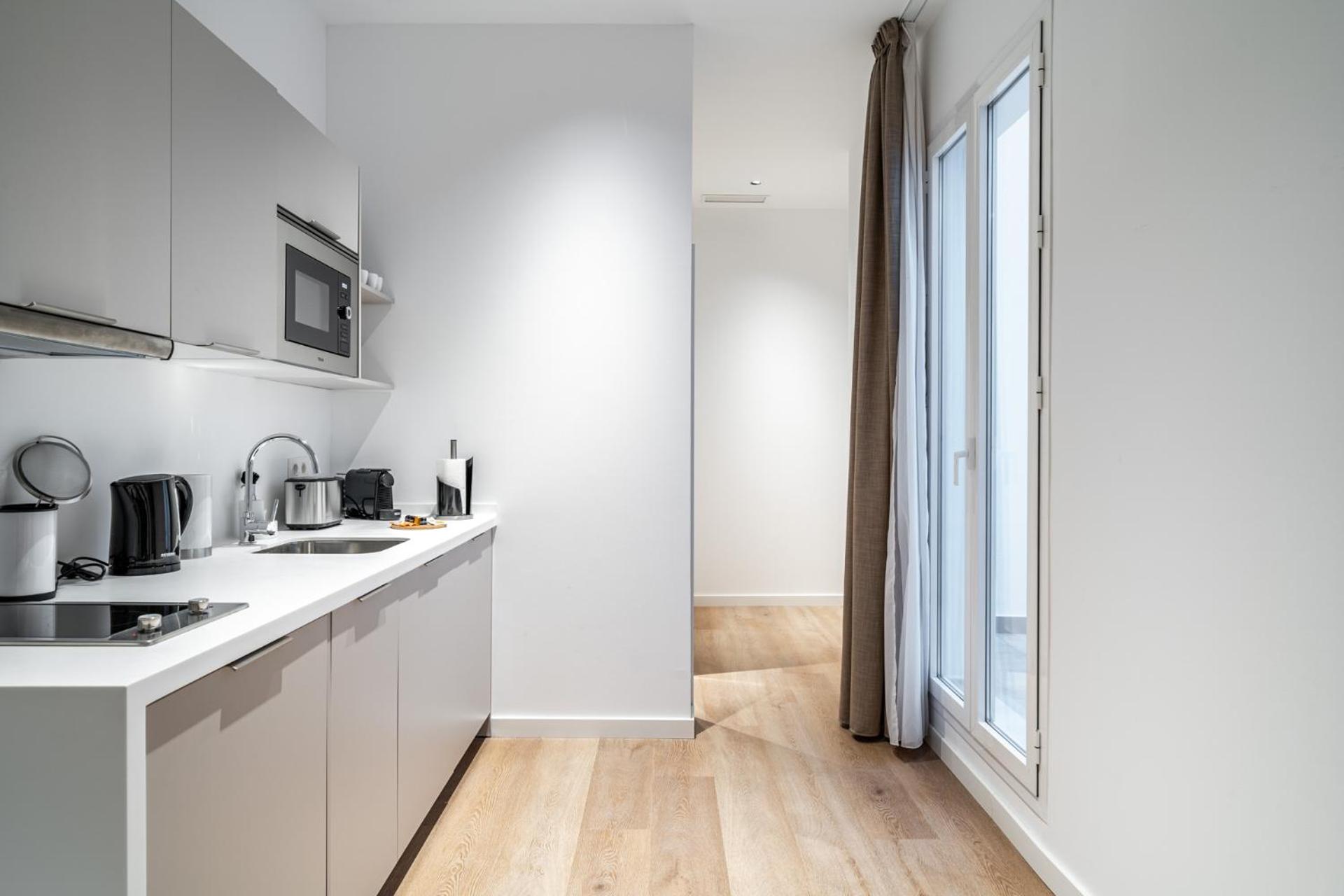 One-bedroom Apartment with patio - Photo 3