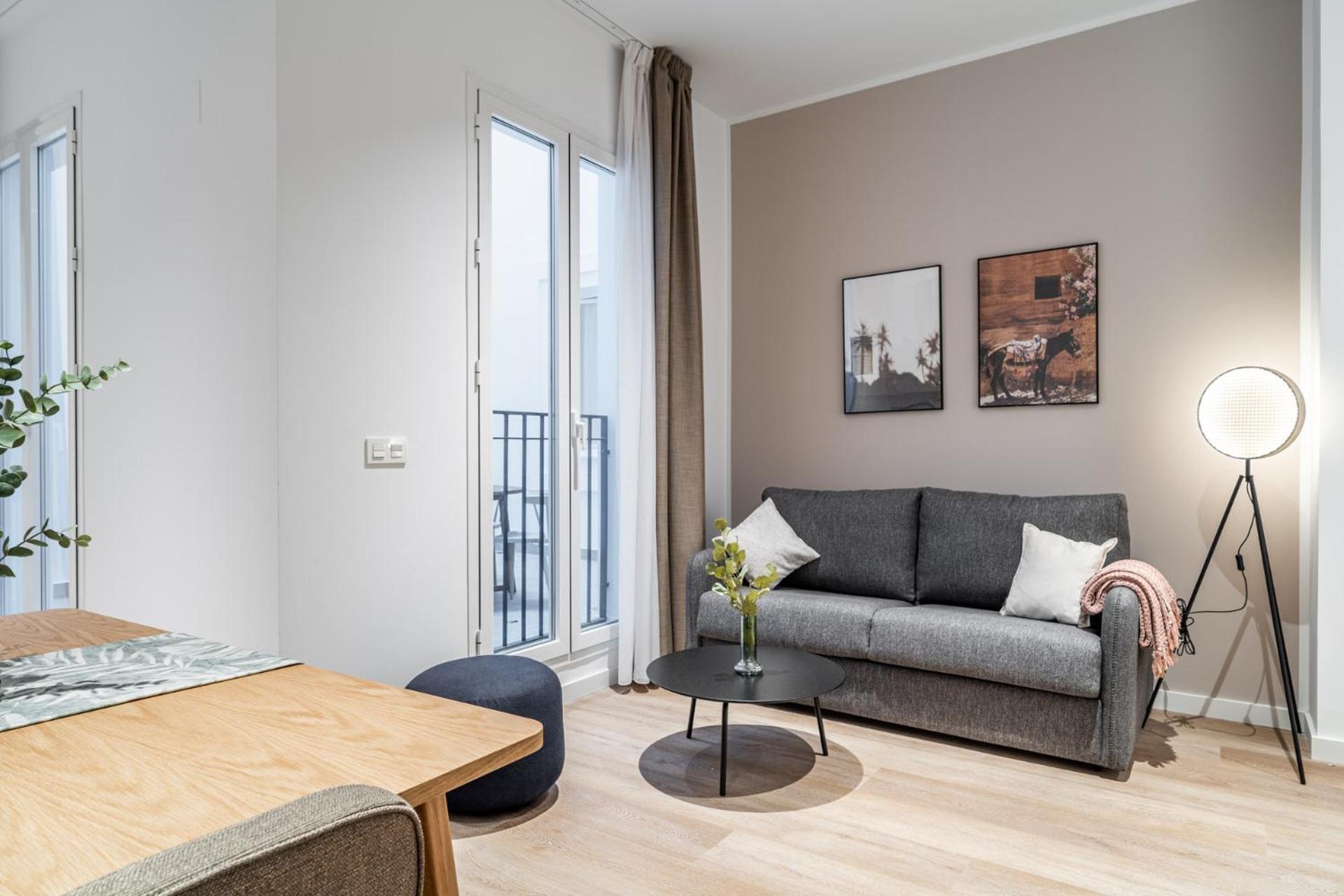 One-bedroom Apartment with patio - Photo 8