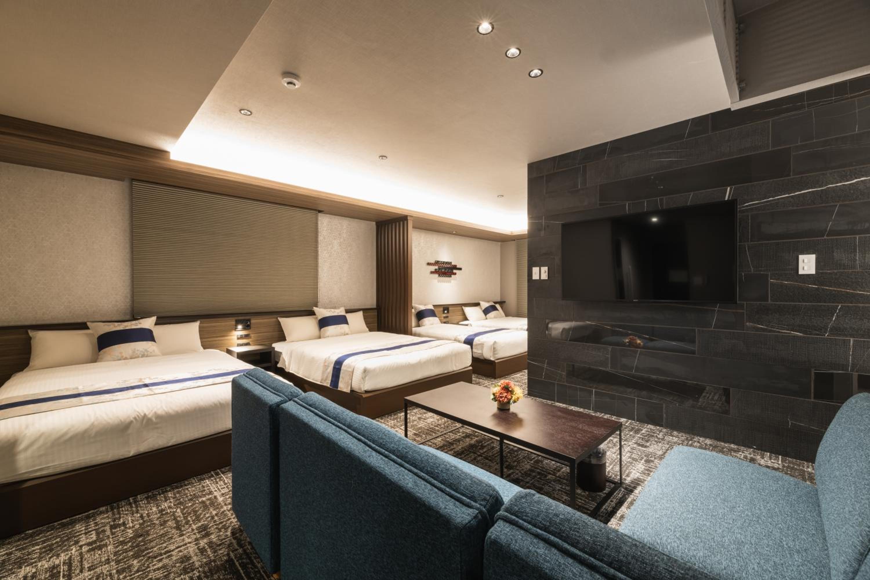 Deluxe Suite - Photo 11