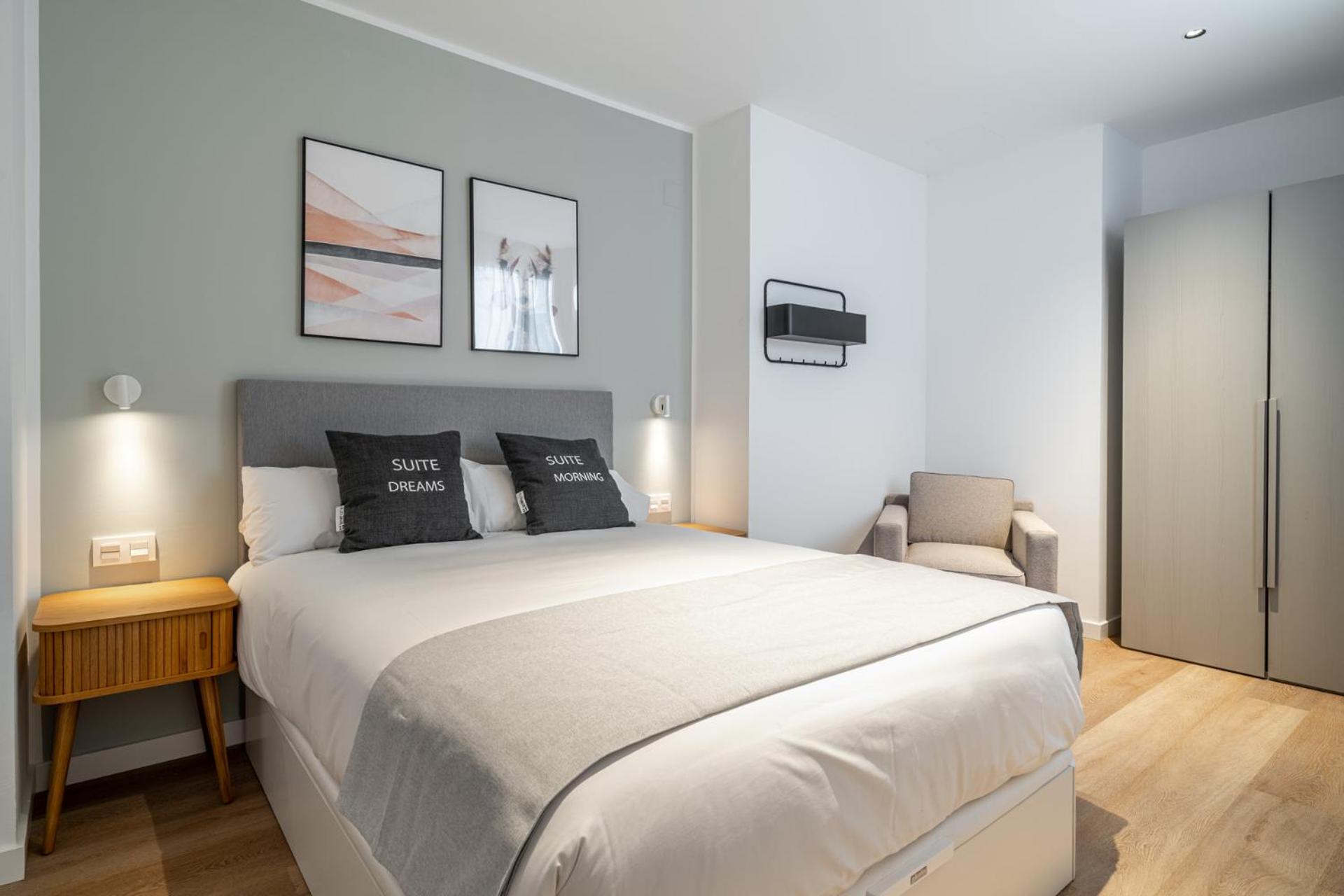 One-bedroom Apartment with terrace - Photo 3