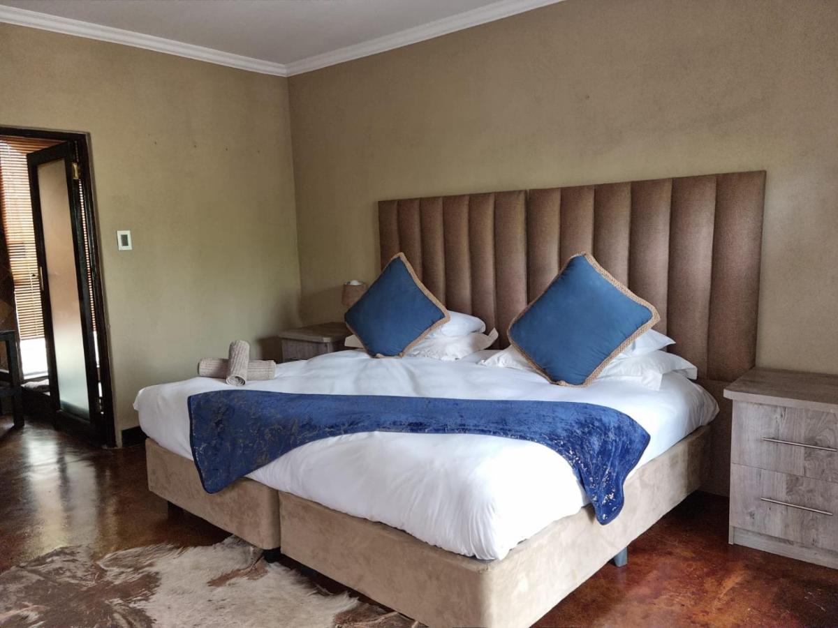 Standard Queen Room photo 3