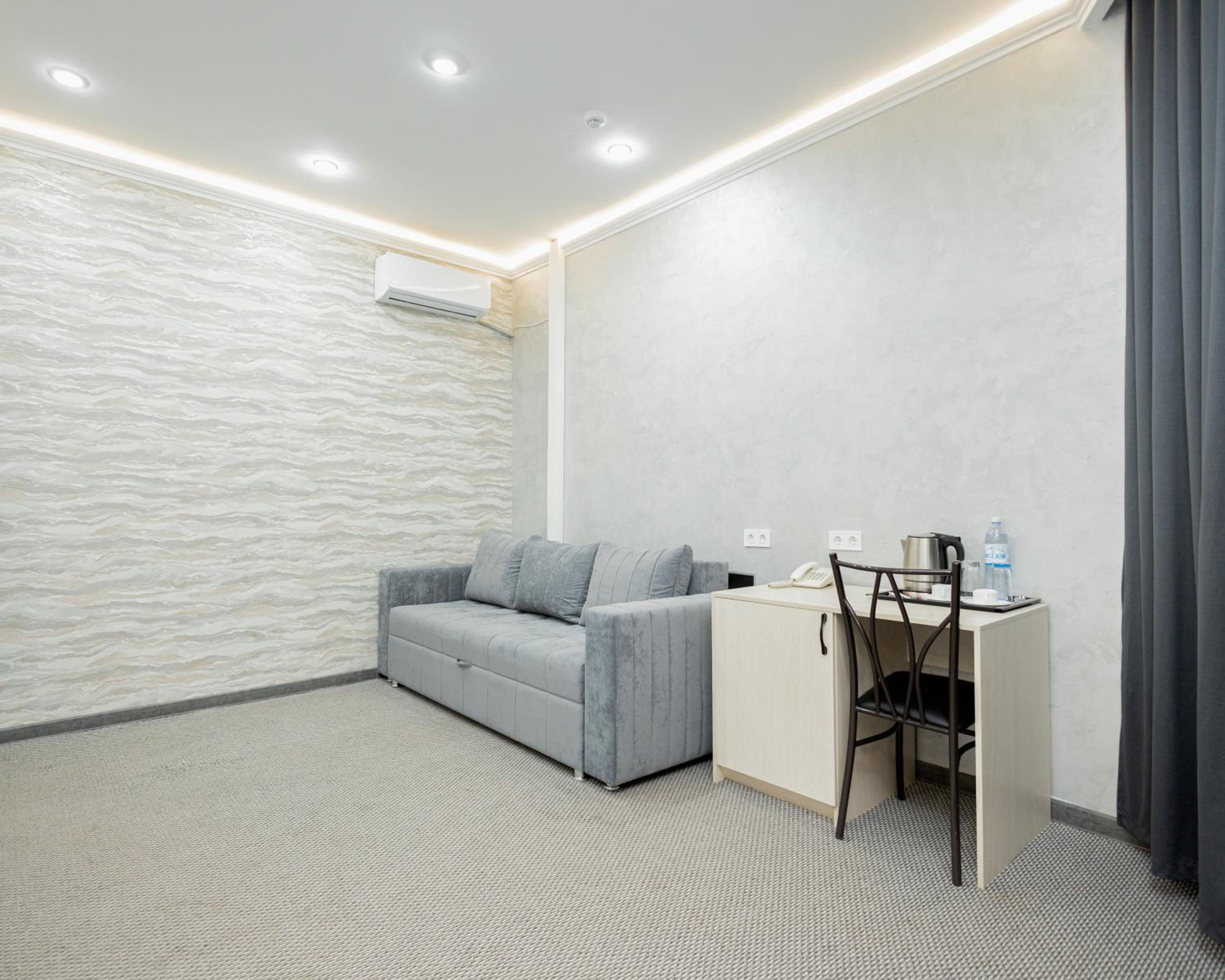Suite - Photo 7