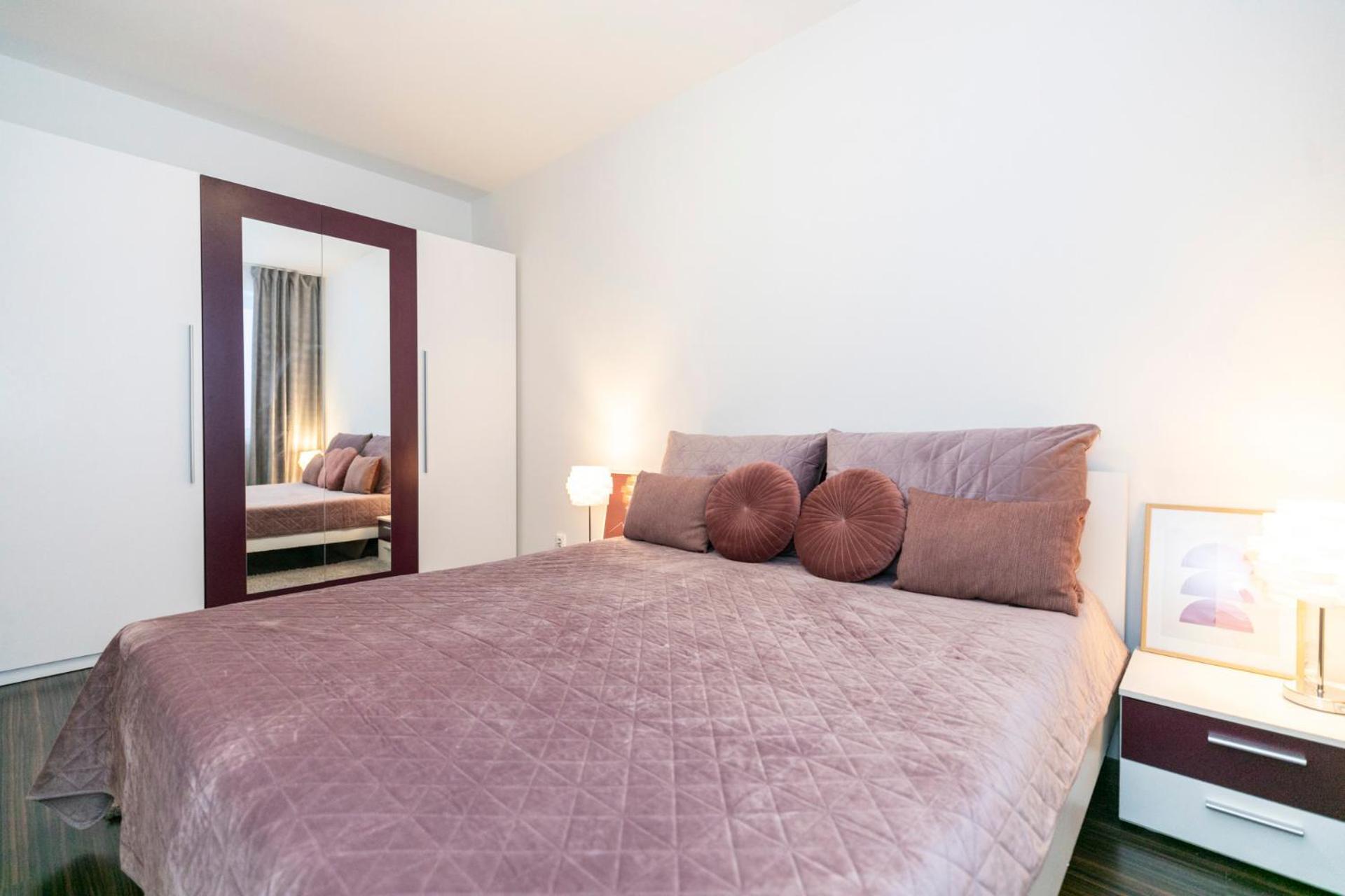 One-Bedroom Apartment photo 2
