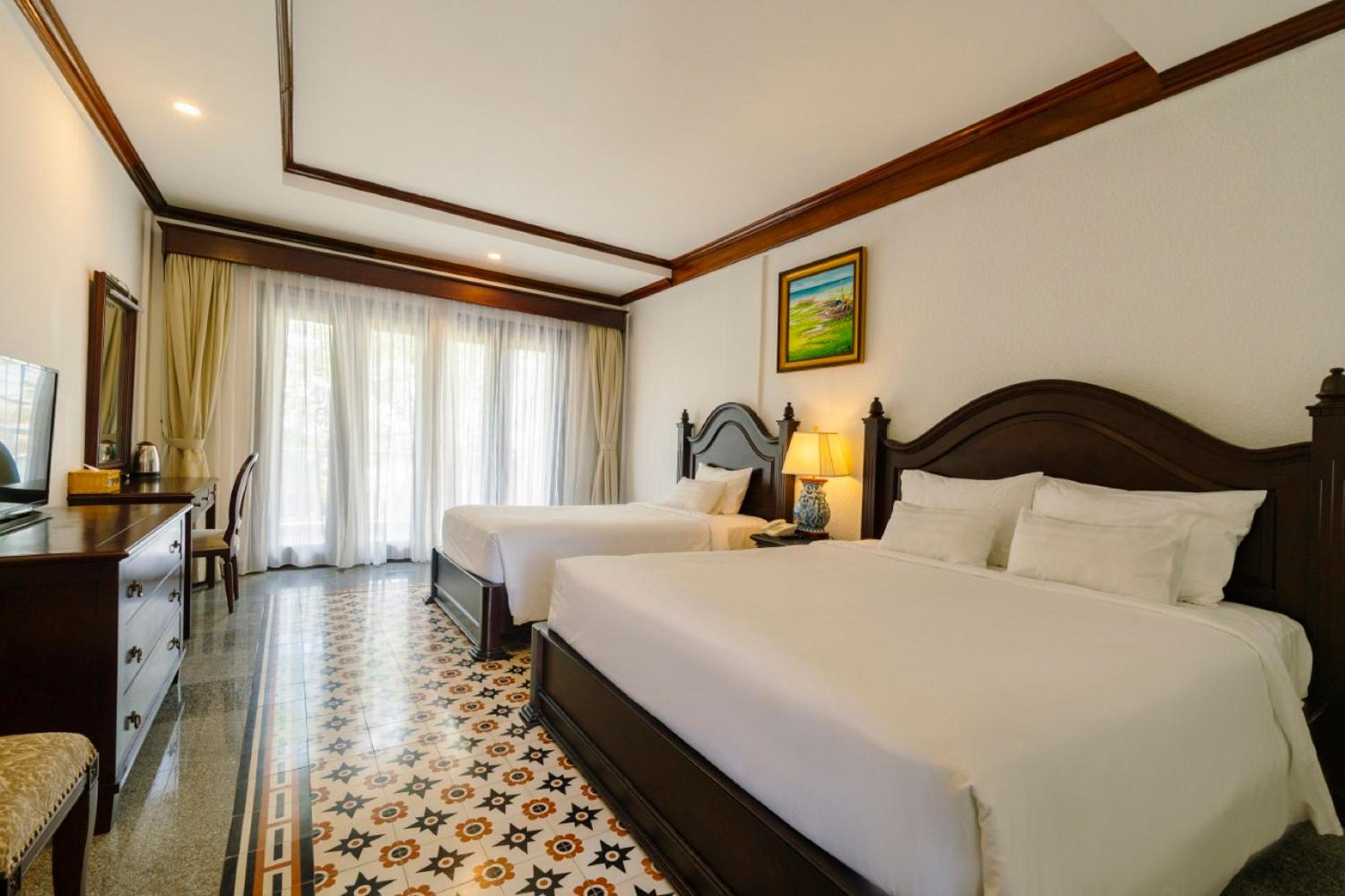 Deluxe Double or Twin Room with Pool View - Photo 4