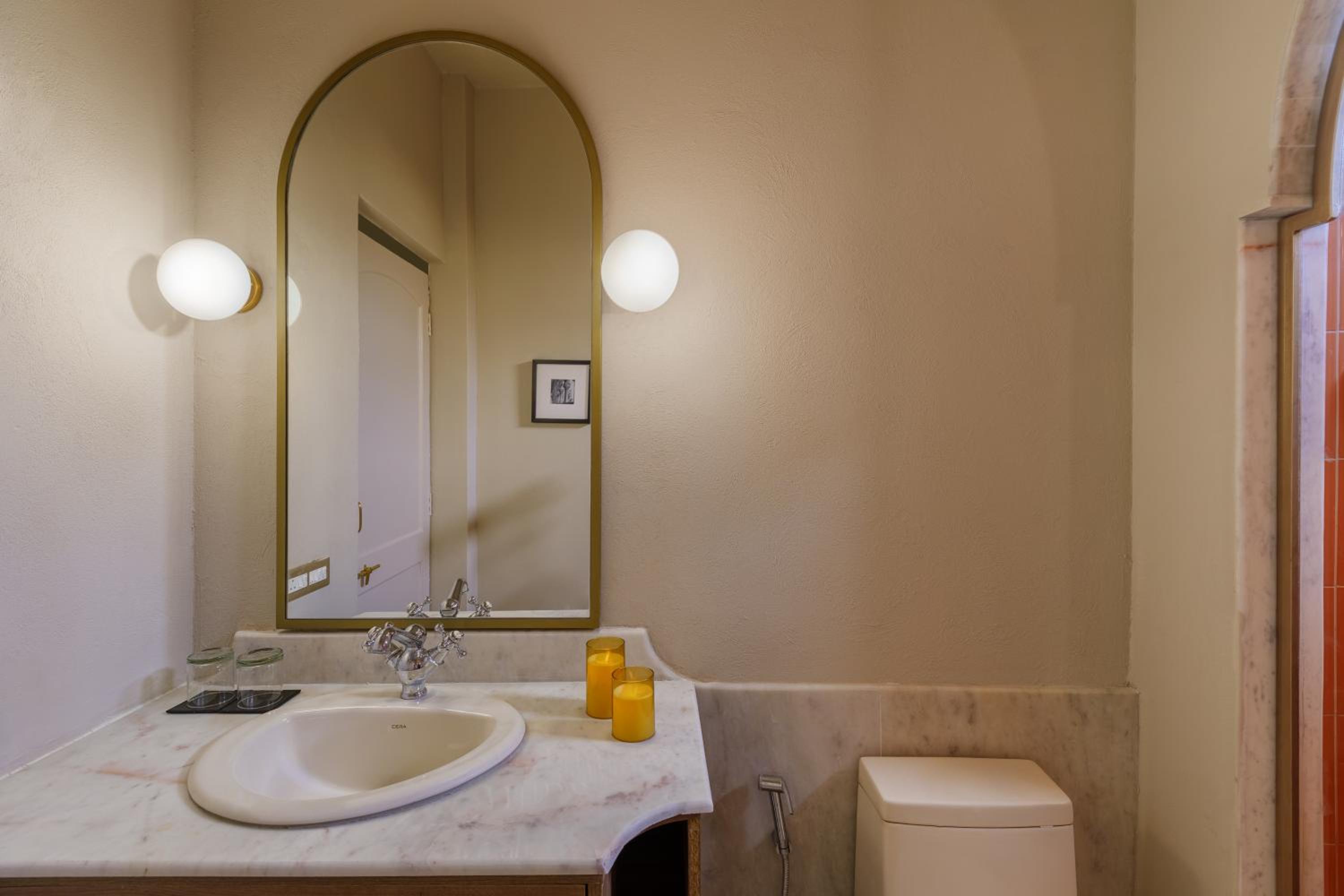 Superior King Room: 15% off on Food & Soft Beverage, Early checkin and Late Checkout upto 2hrs (Subject to Availability), 2 pints of Beer (till 30th Sep) - Photo 2