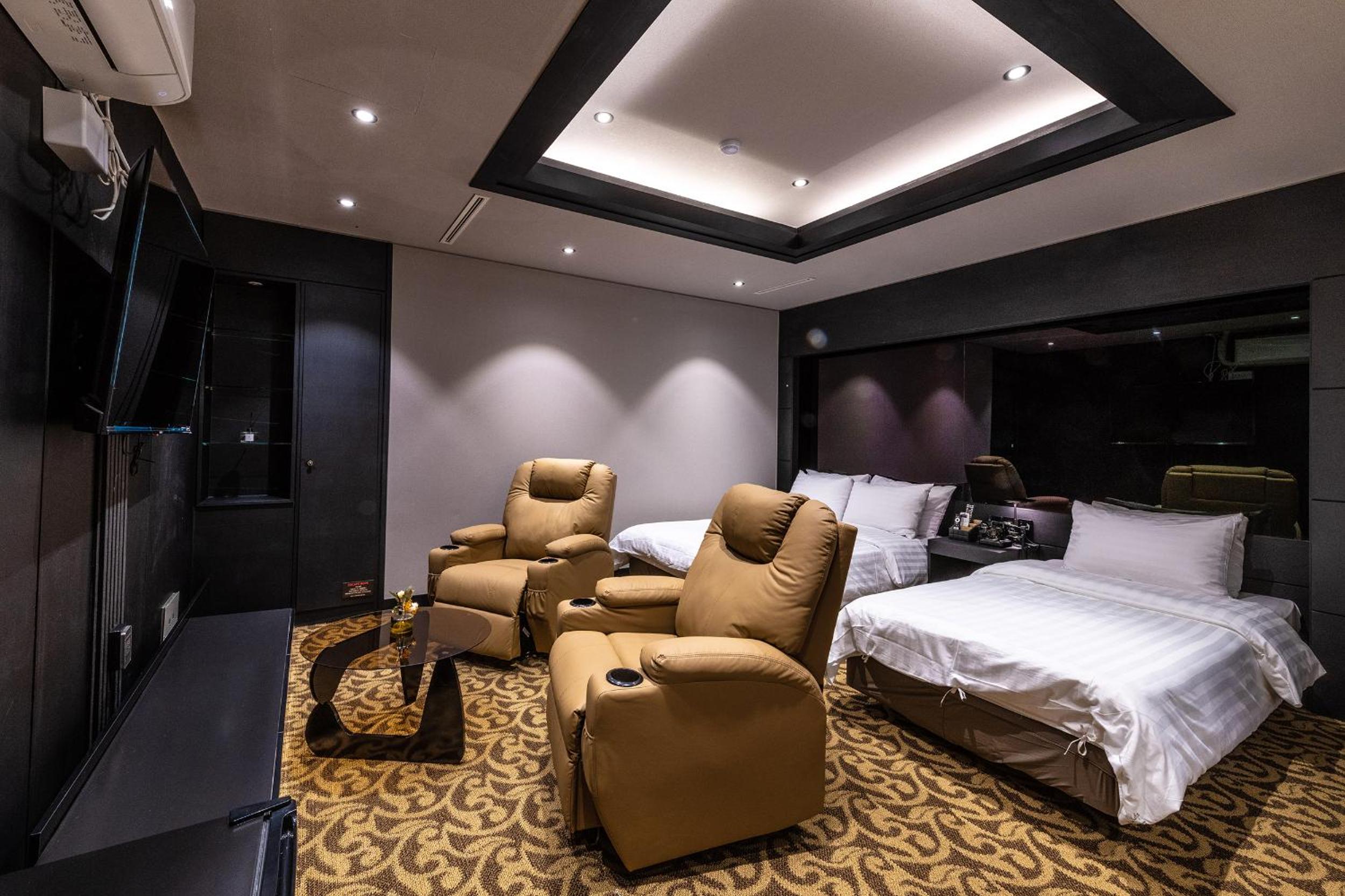 Twin Room - Photo 19