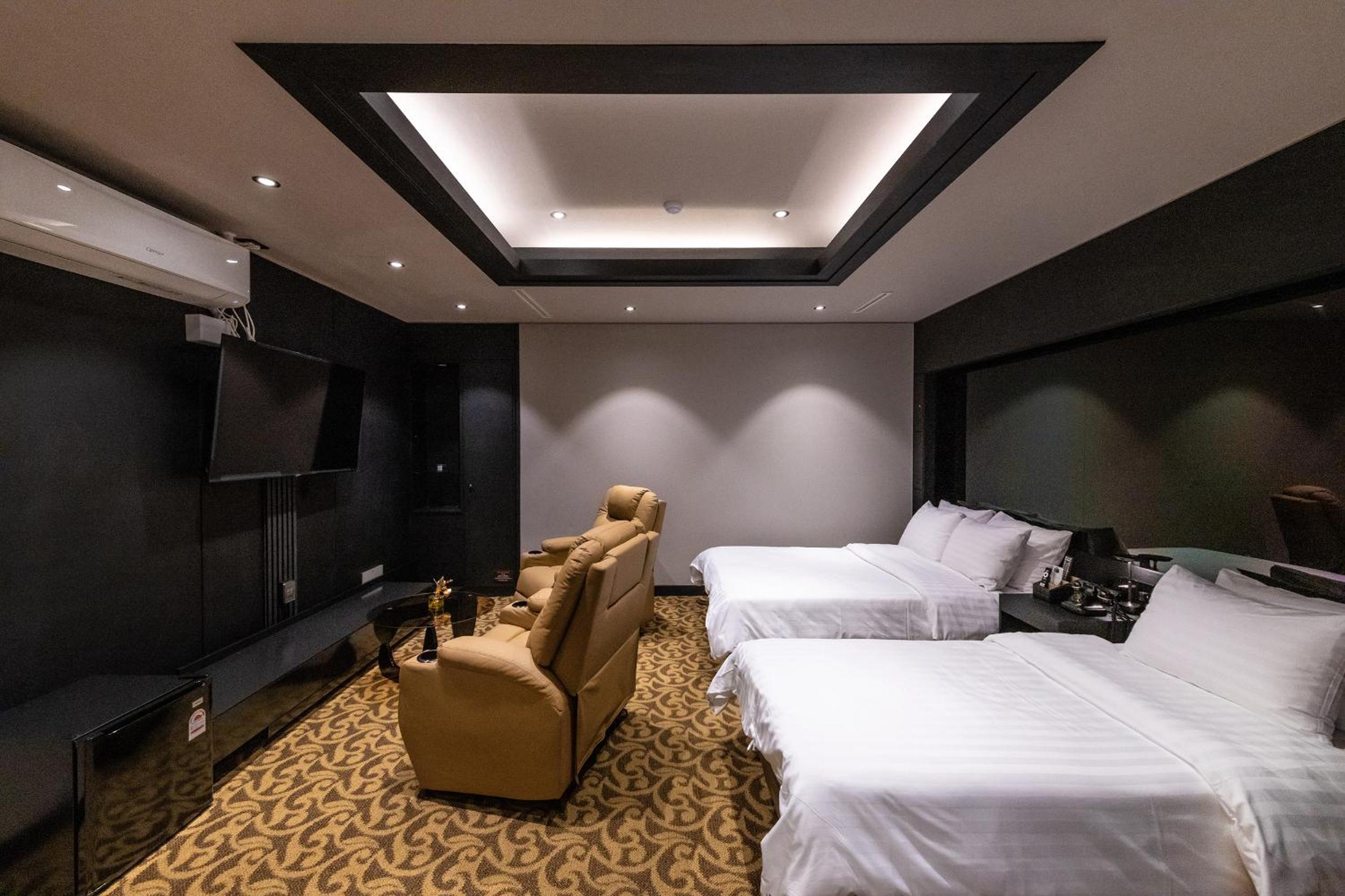 Twin Room - Photo 20