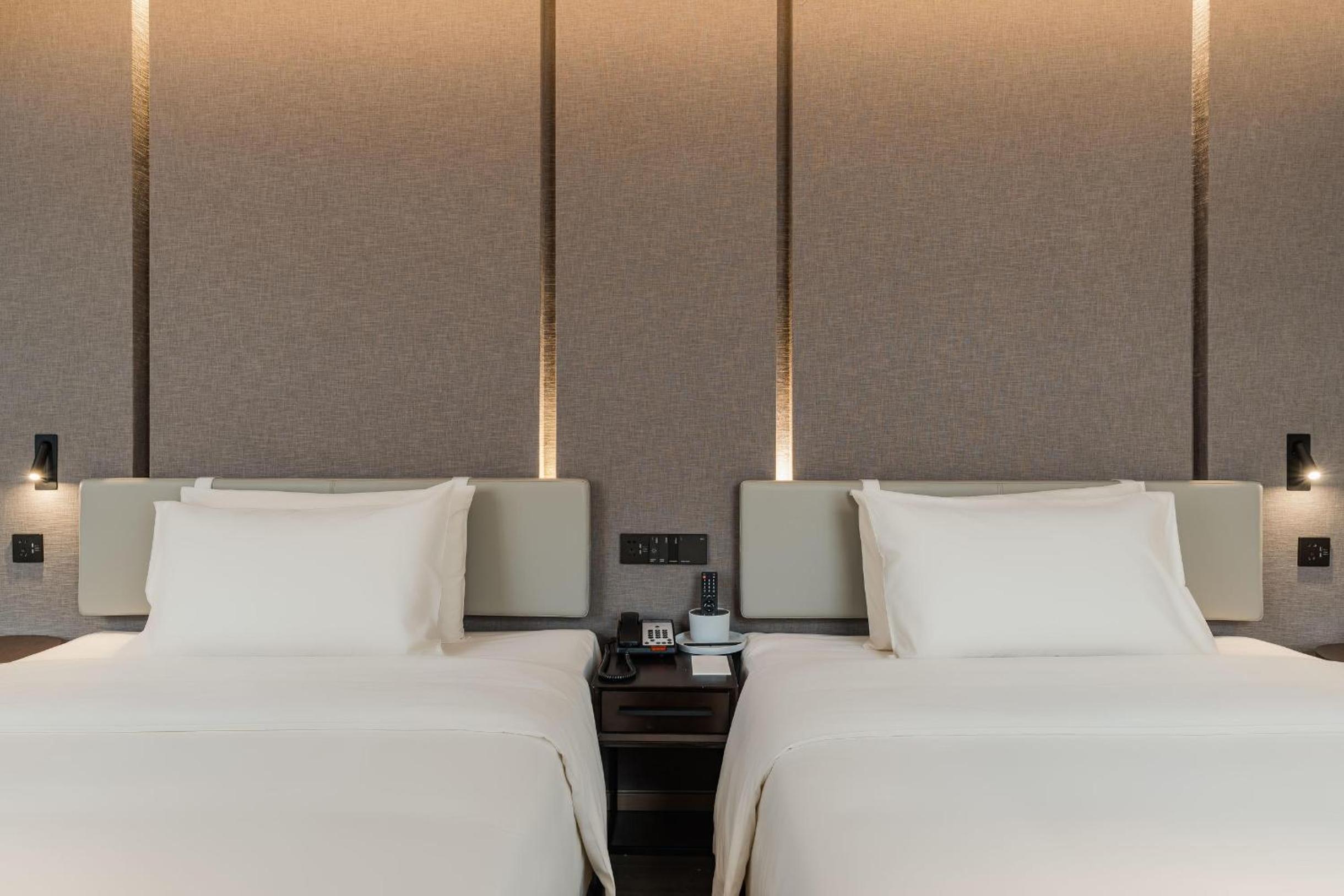 Premium Twin Room  photo 2