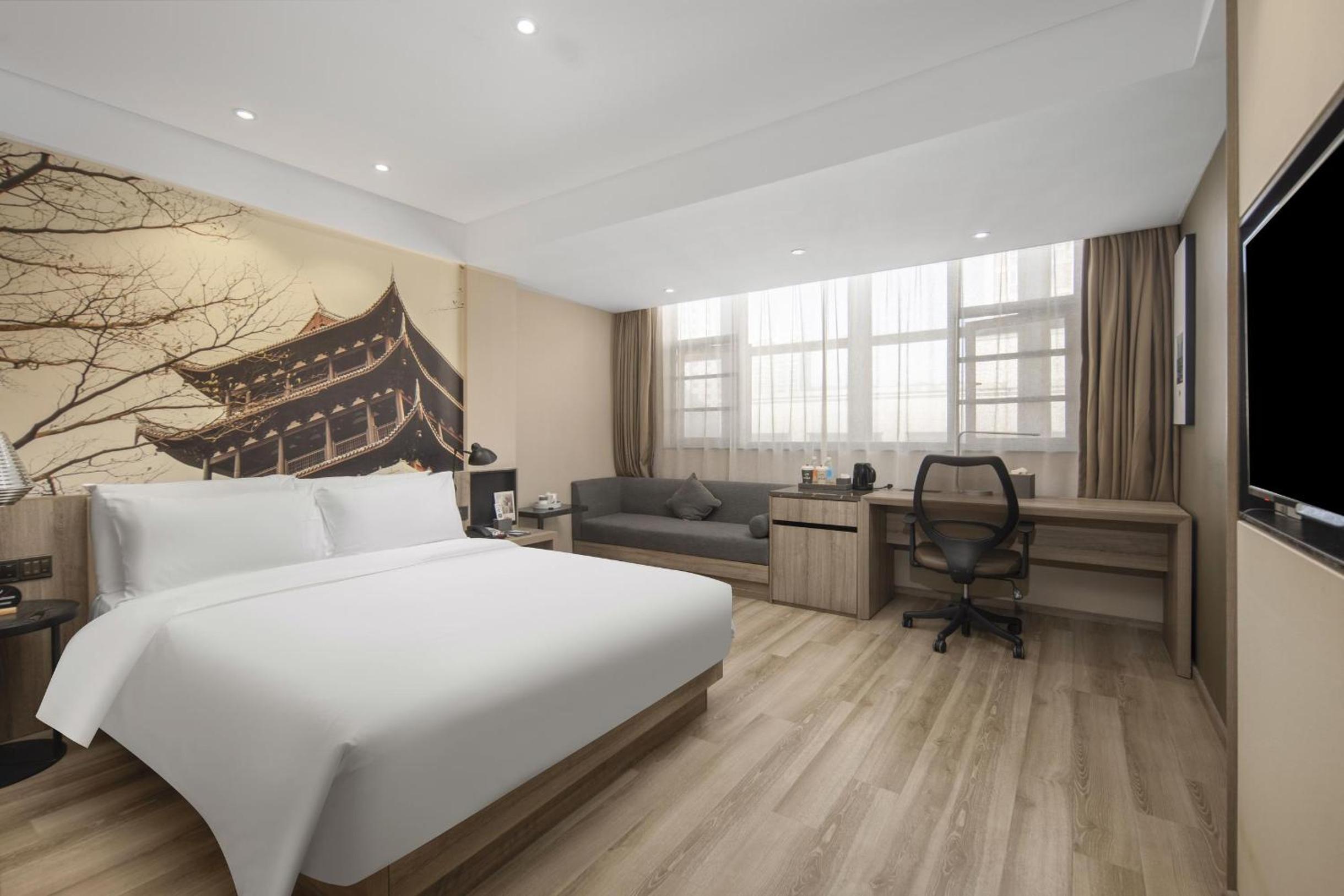 Elegant Double Room photo 2