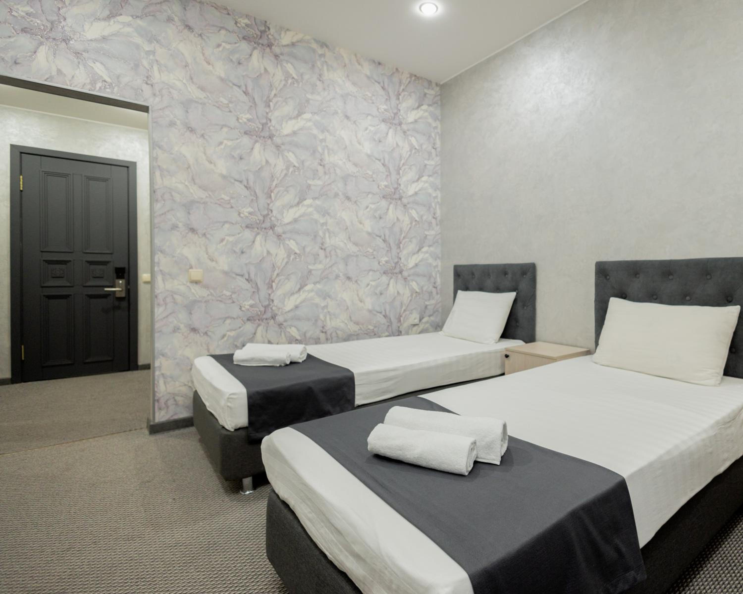 Standard Twin Room - Photo 3