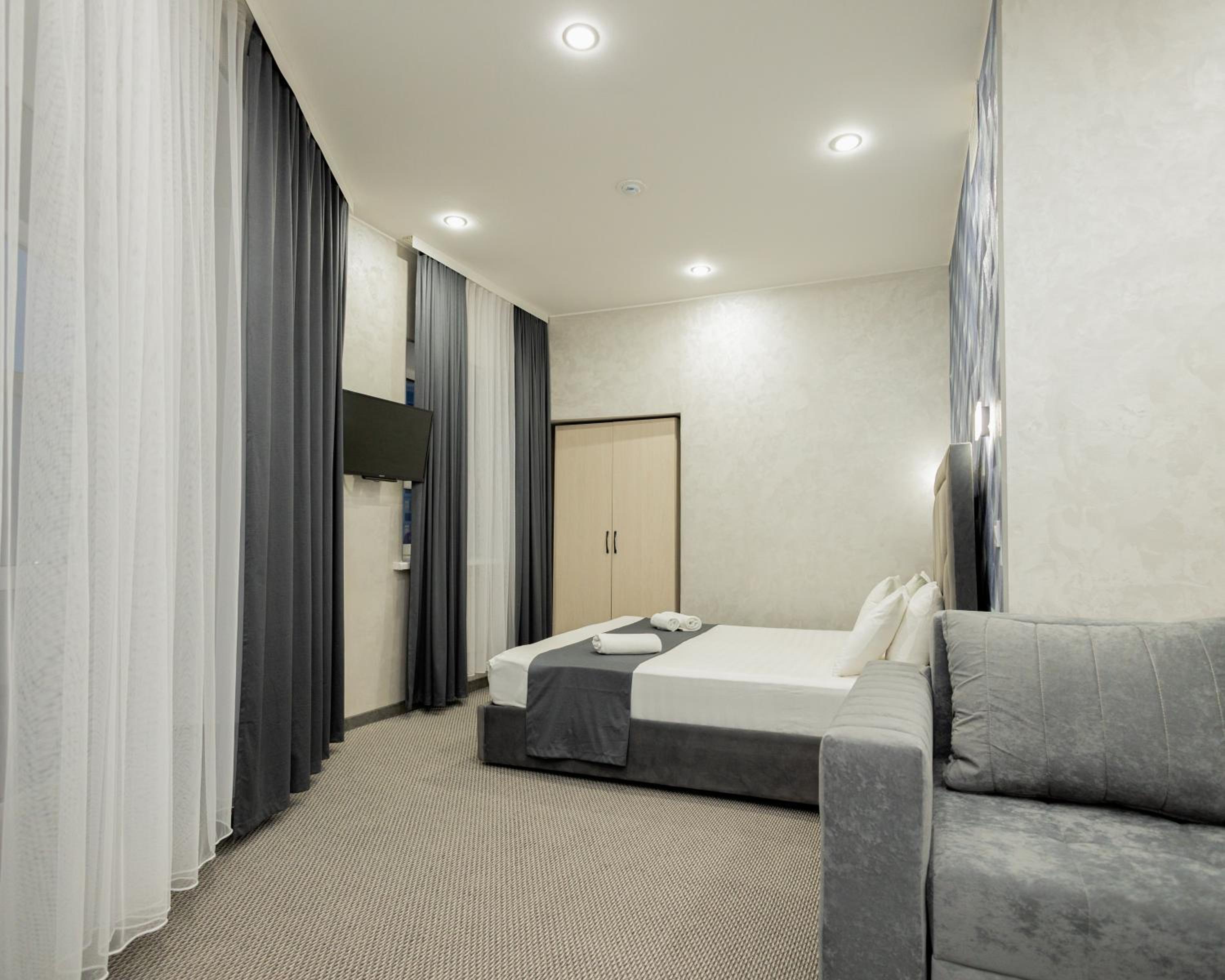 Suite - Photo 12