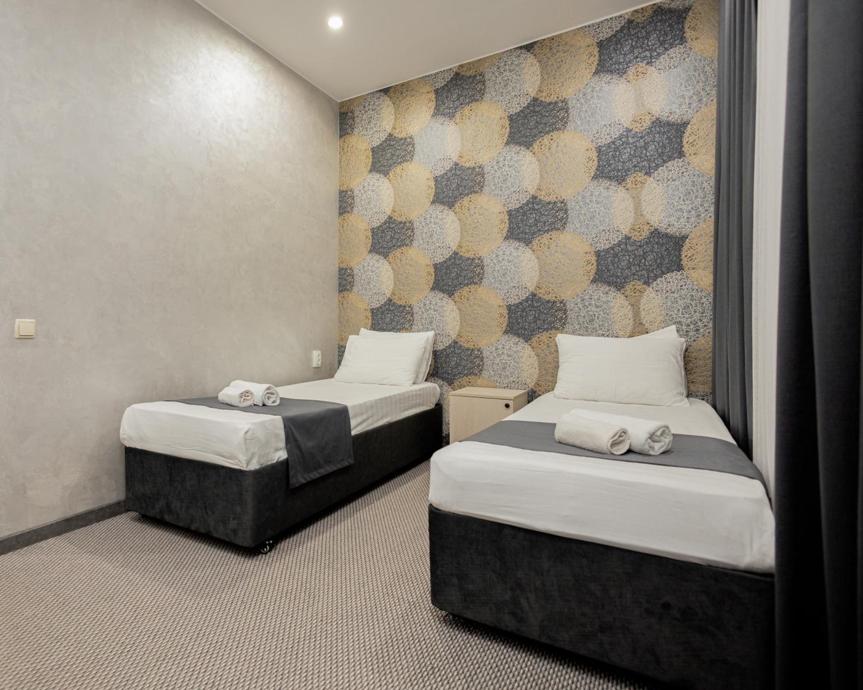 Standard Twin Room - Photo 2